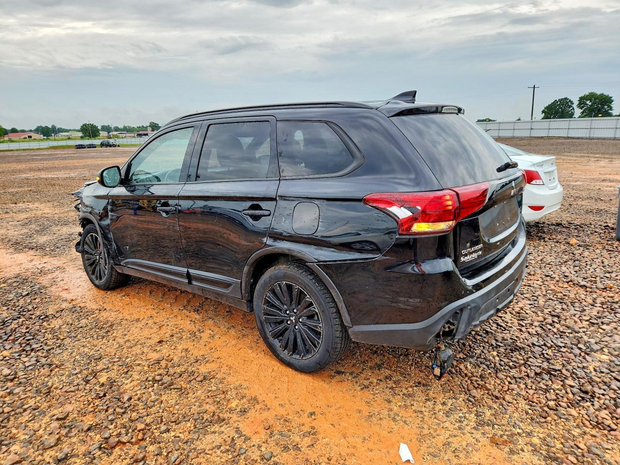 2020 Mitsubishi Outlander Se - Фото 2