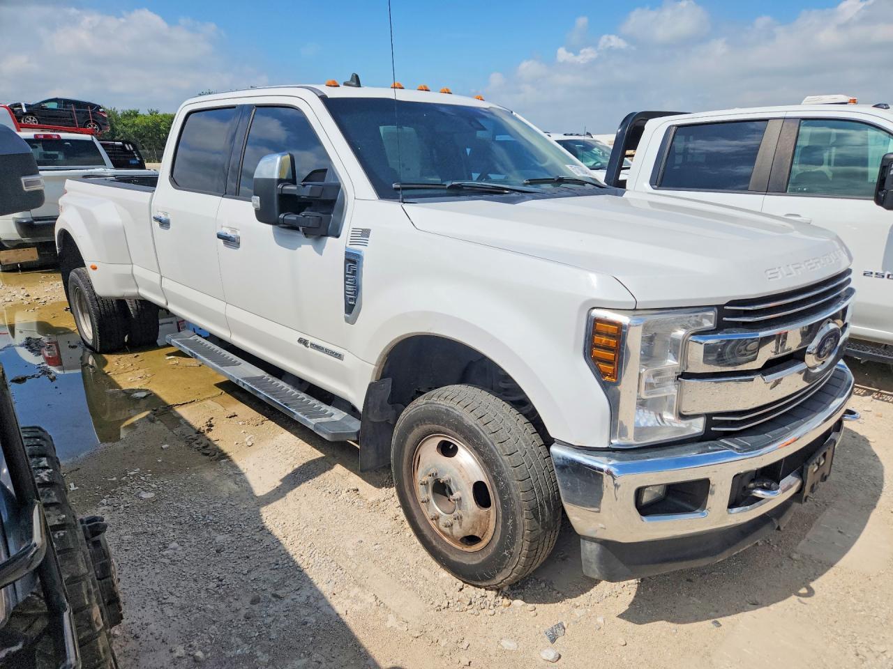 2019 Ford F350 Super Duty - Фото 4