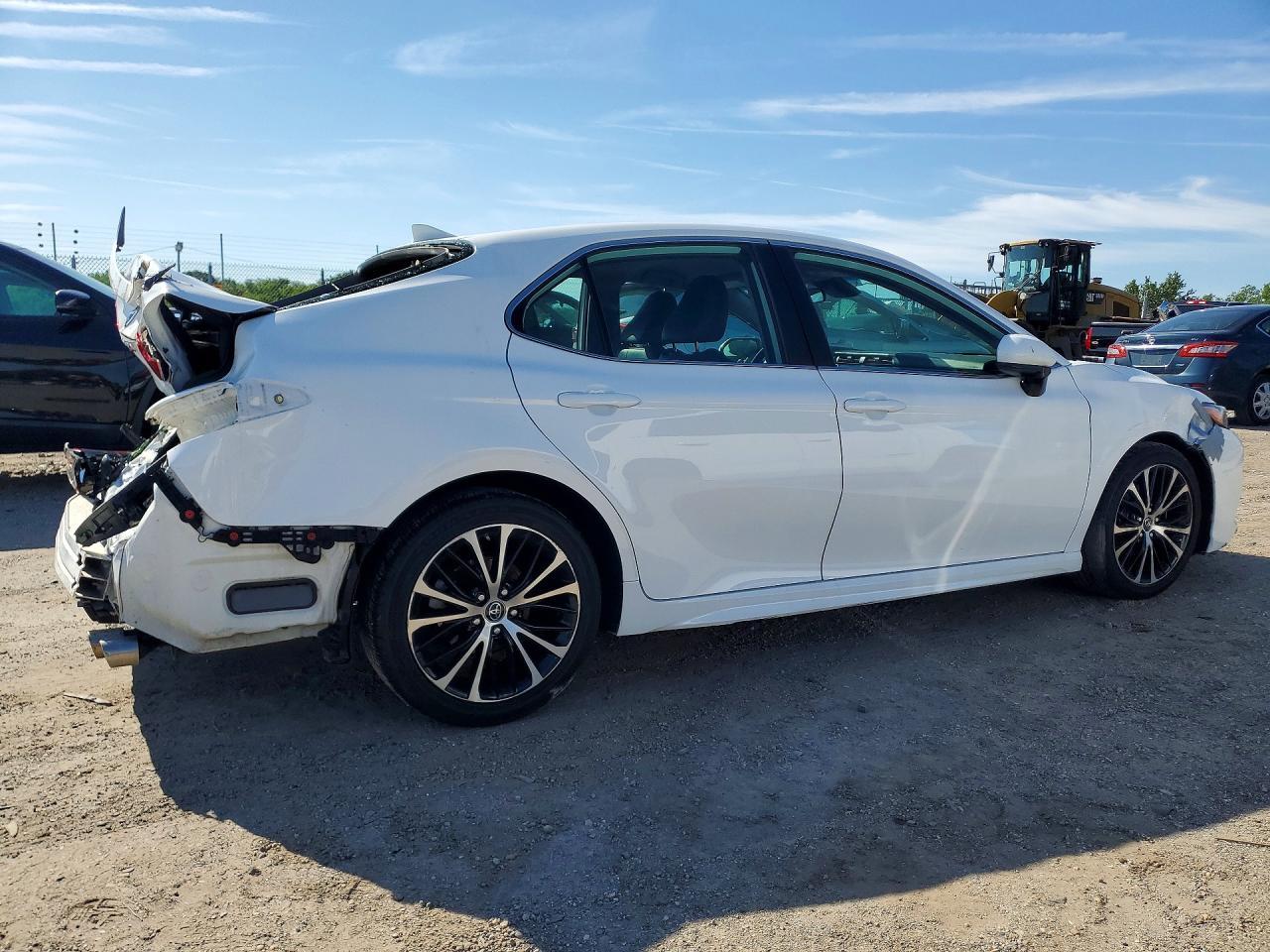 2019 Toyota Camry Se - Фото 3