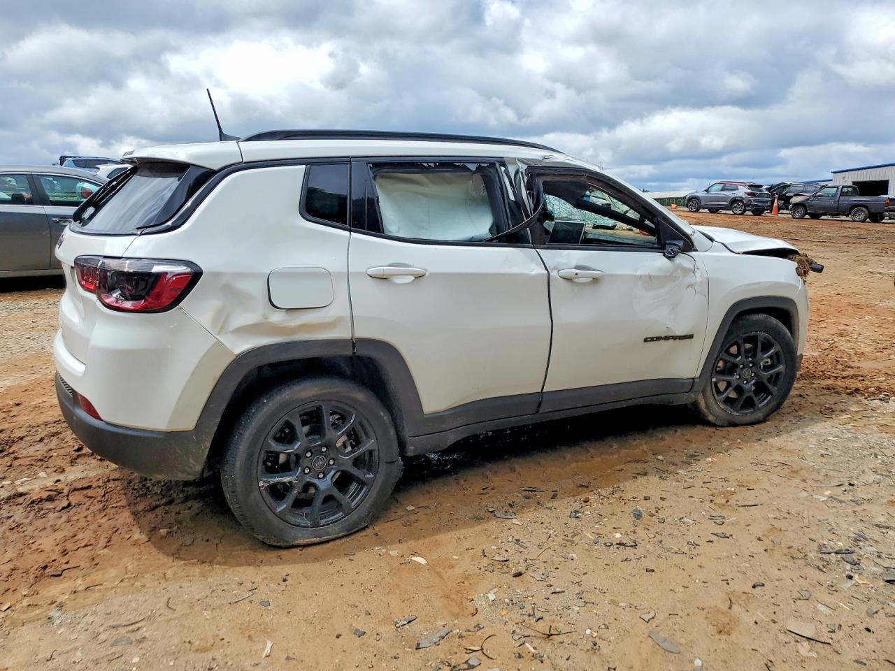 2026 Jeep Compass Latitude - Фото 3