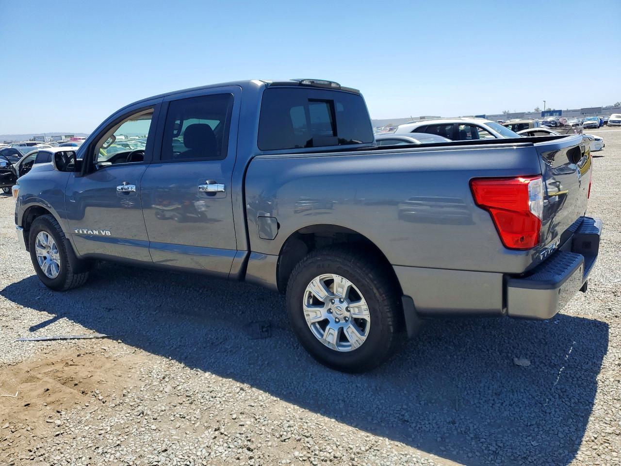 2018 Nissan Titan Sv - Image 2