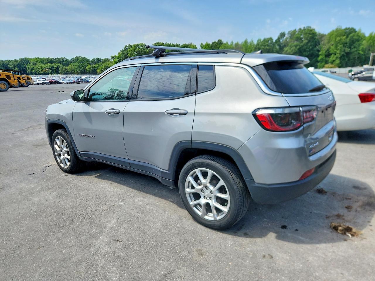 2023 Jeep Compass Latitude Lux - Фото 2