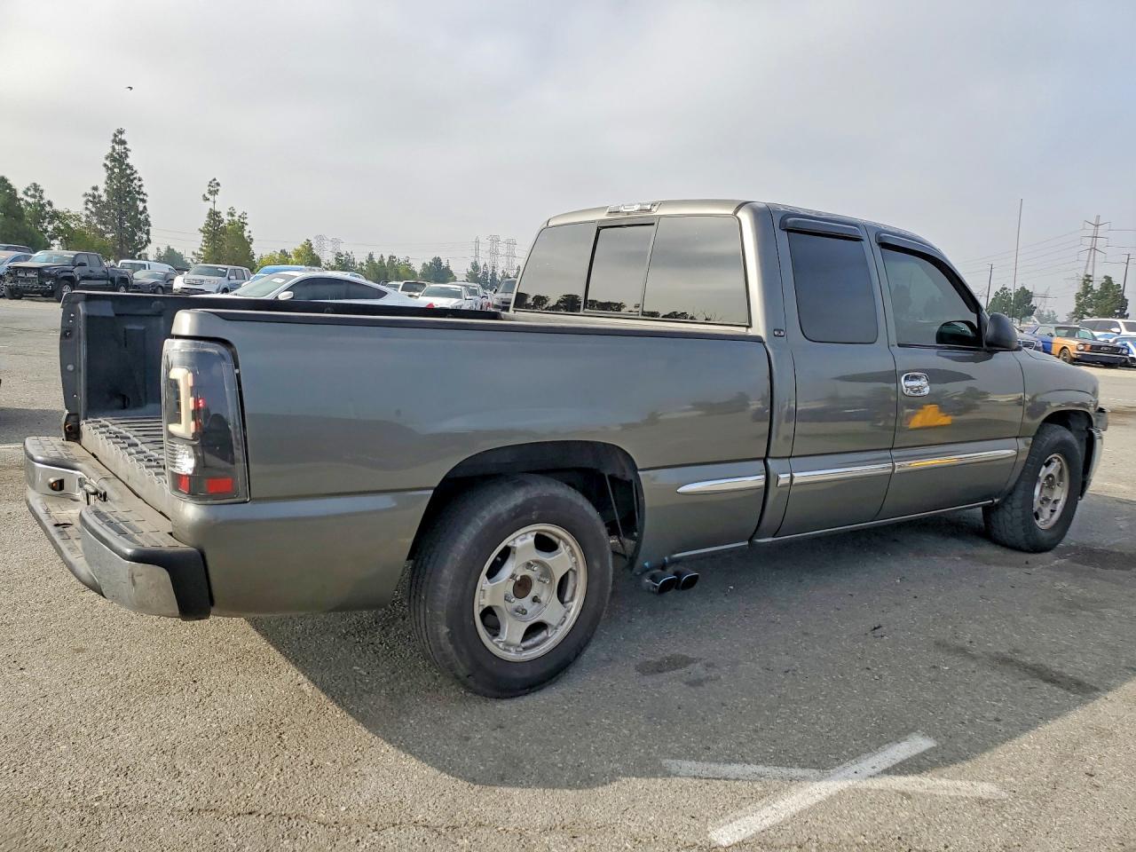 2000 GMC New Sierra C1500 - Image 3