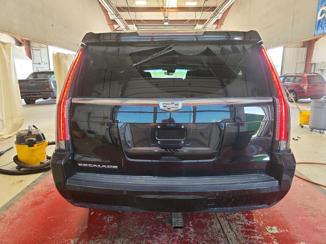 2019 Cadillac Escalade Esv Luxury - Image 6