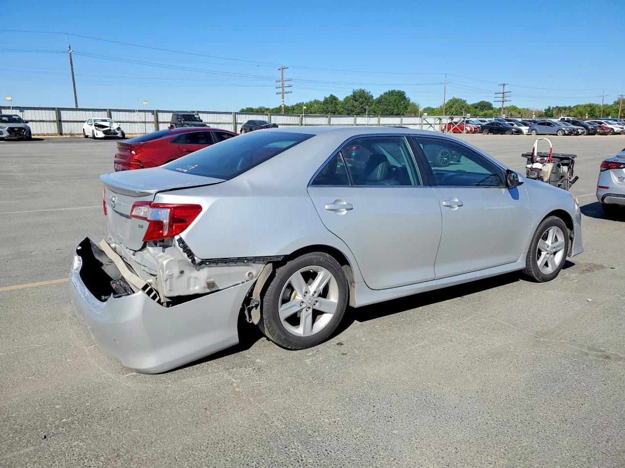 2014 Toyota Camry Se - Фото 3