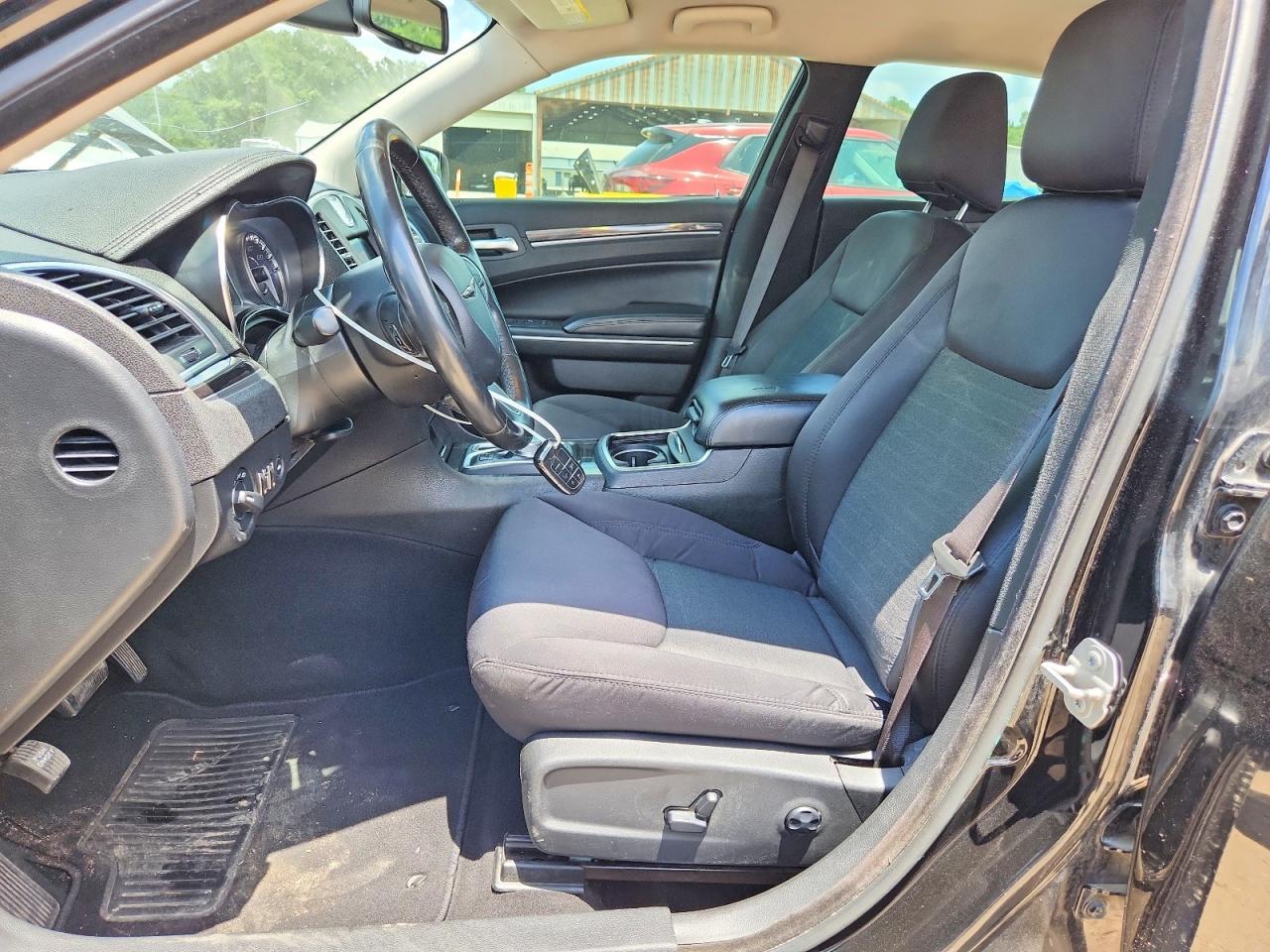 2019 Chrysler 300 Touring - Фото 7