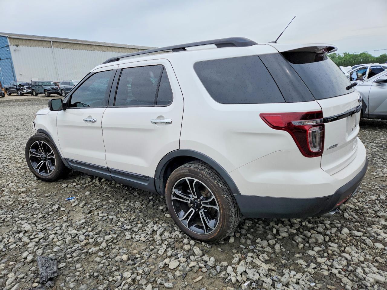2014 Ford Explorer Sport - Image 2