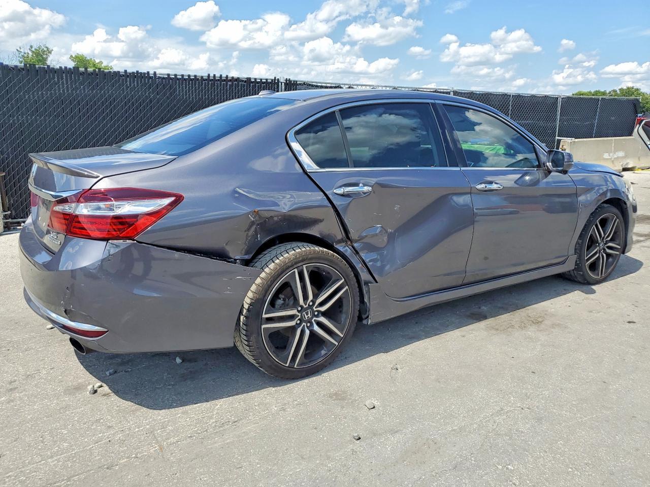 2016 Honda Accord Touring - Image 3