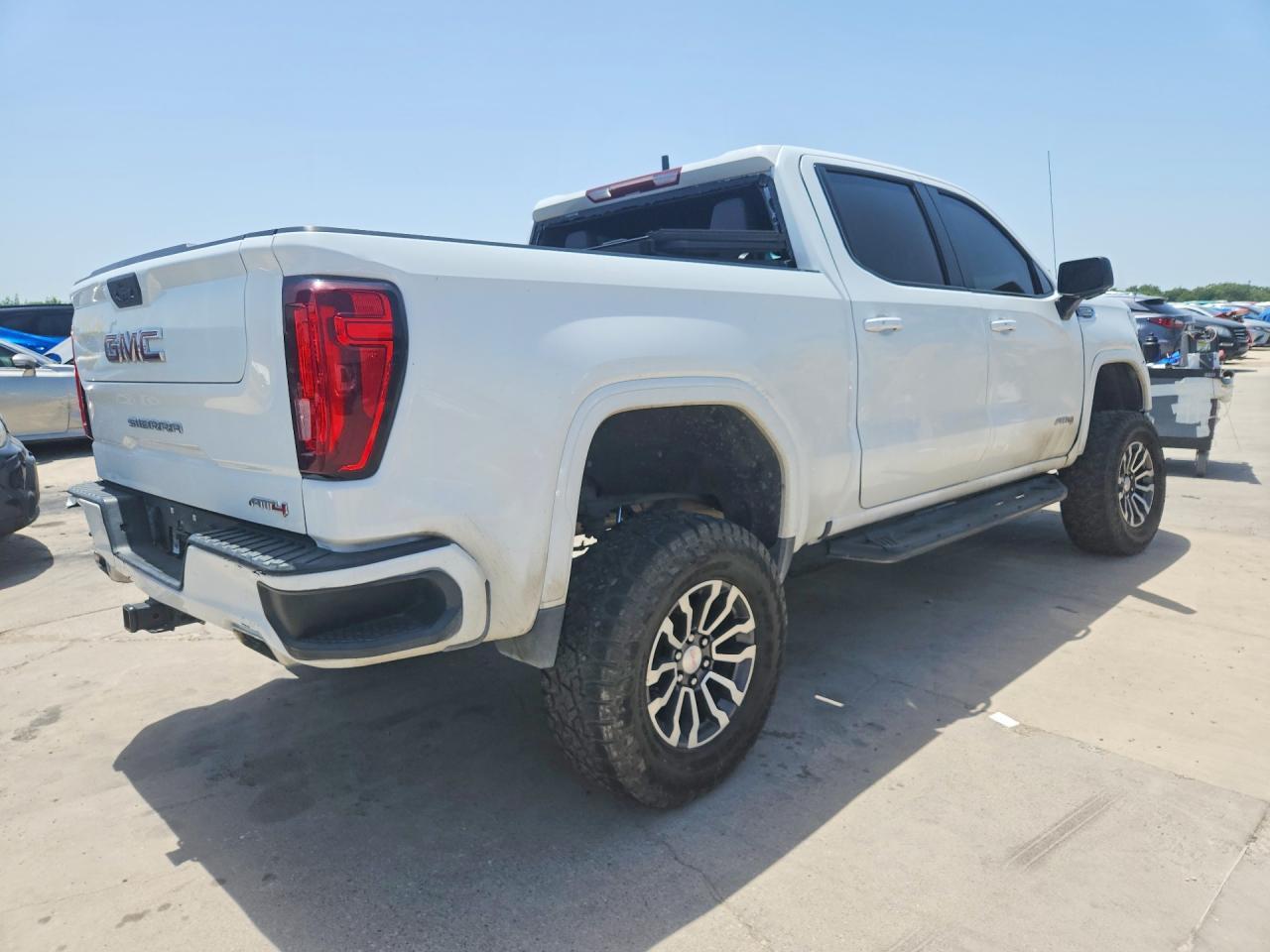 2021 GMC Sierra K1500 At4 - Фото 3