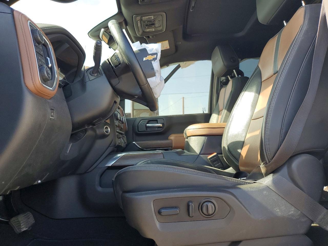 2023 Chevrolet Silverado K3500 High Country - Фото 7