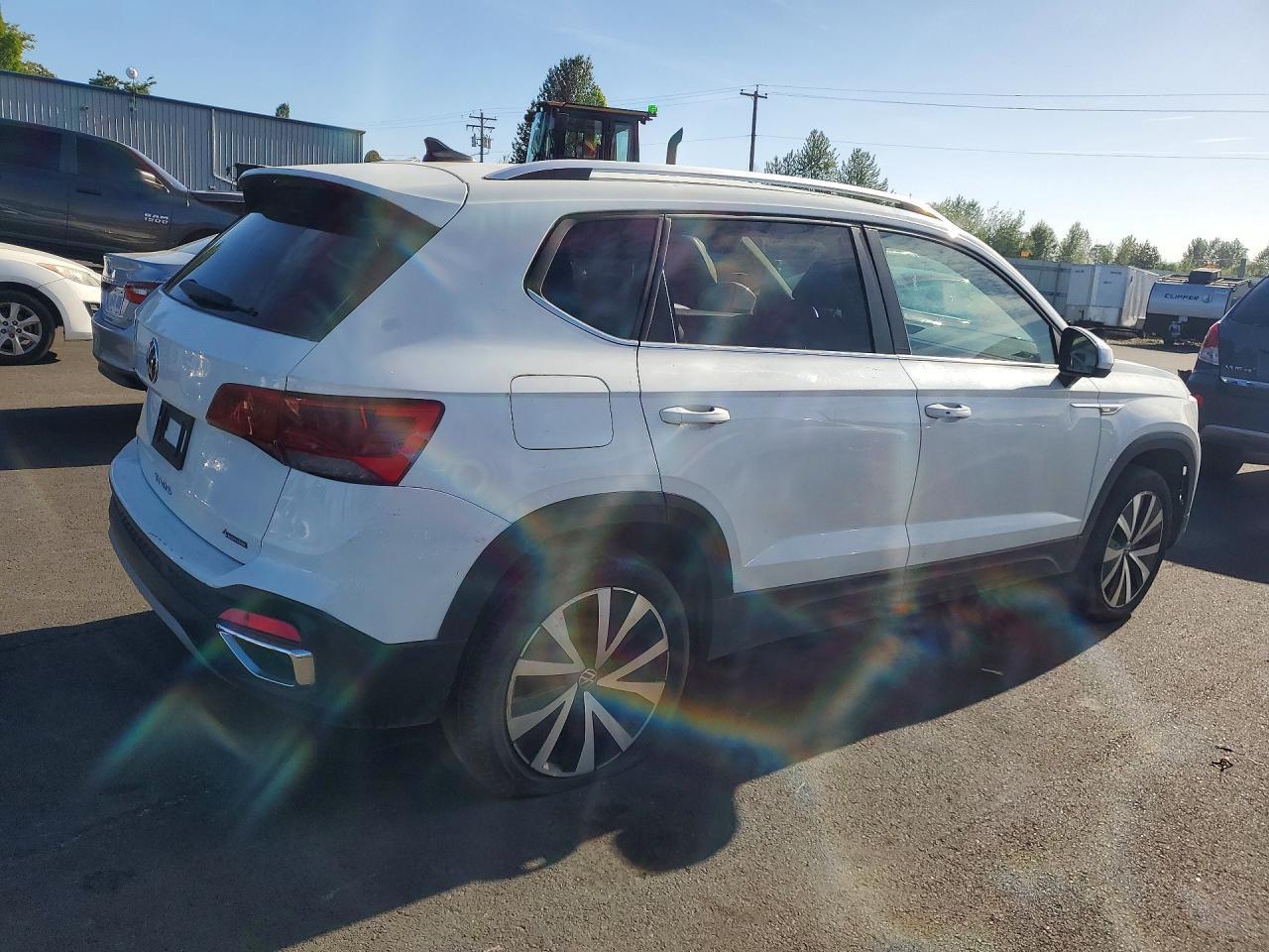 2022 Volkswagen Taos Se - Image 3