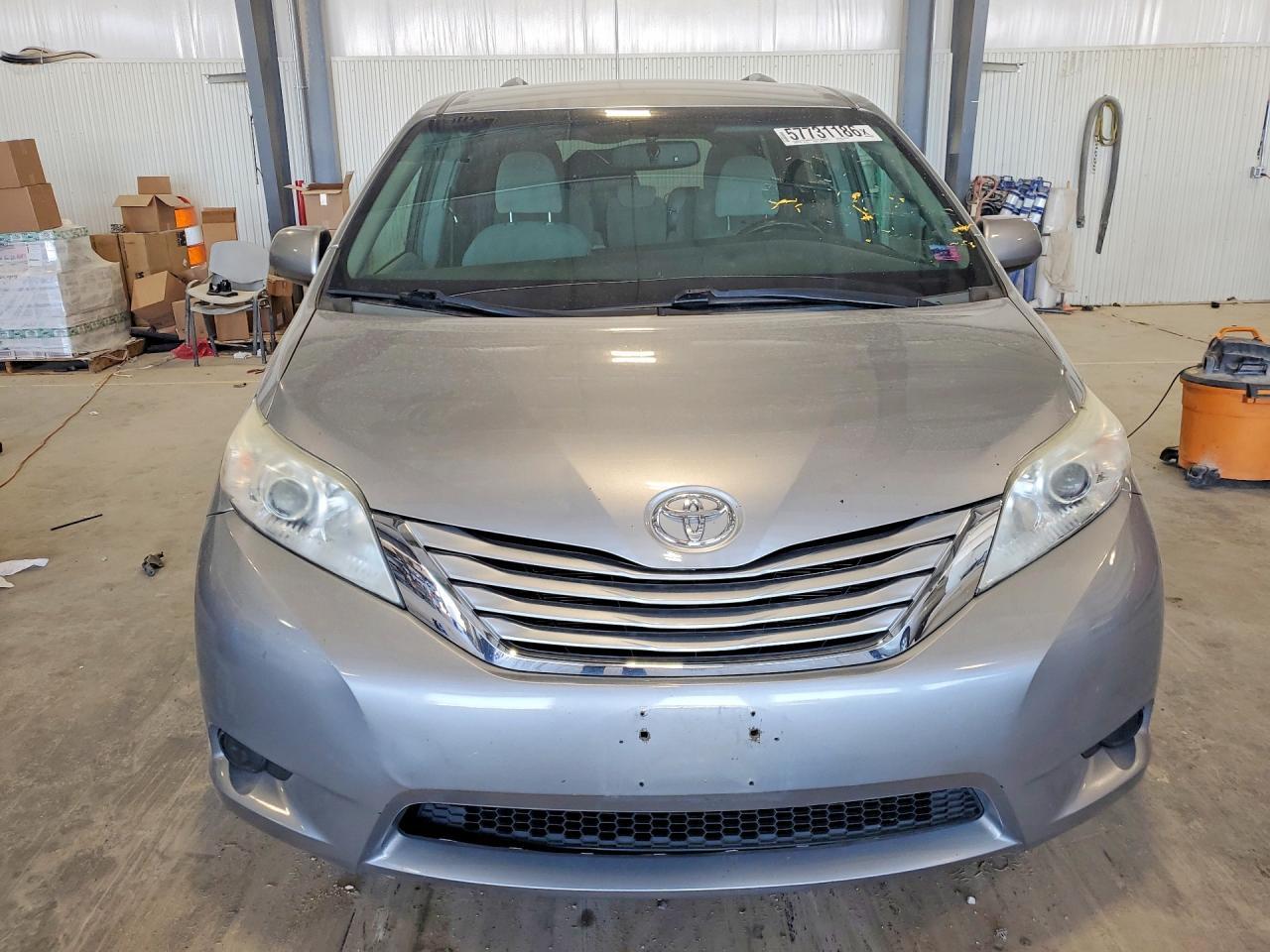 2015 Toyota Sienna Le - Image 5