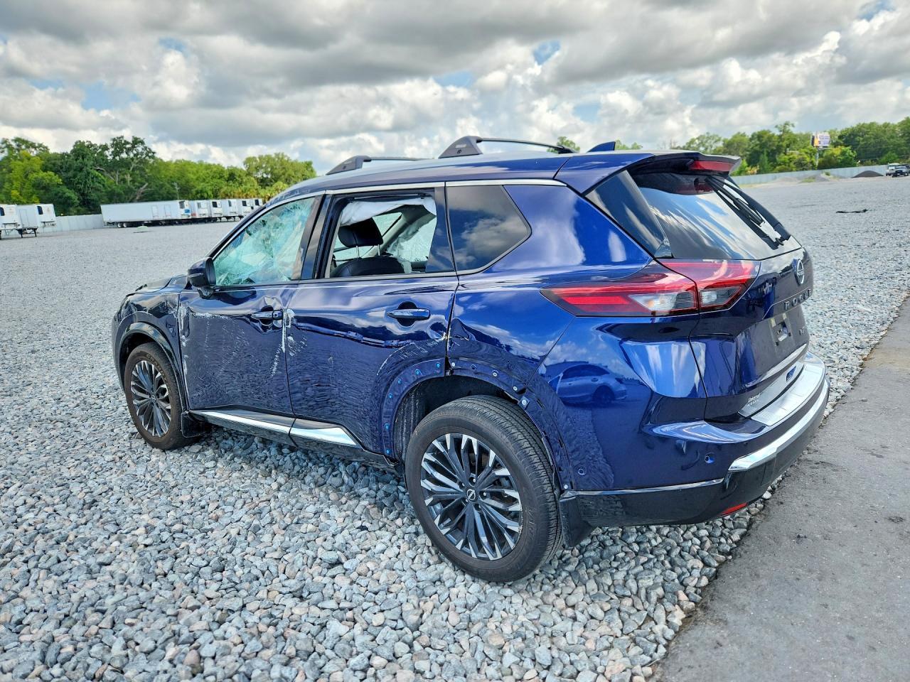 2025 Nissan Rogue Platinum - Фото 2