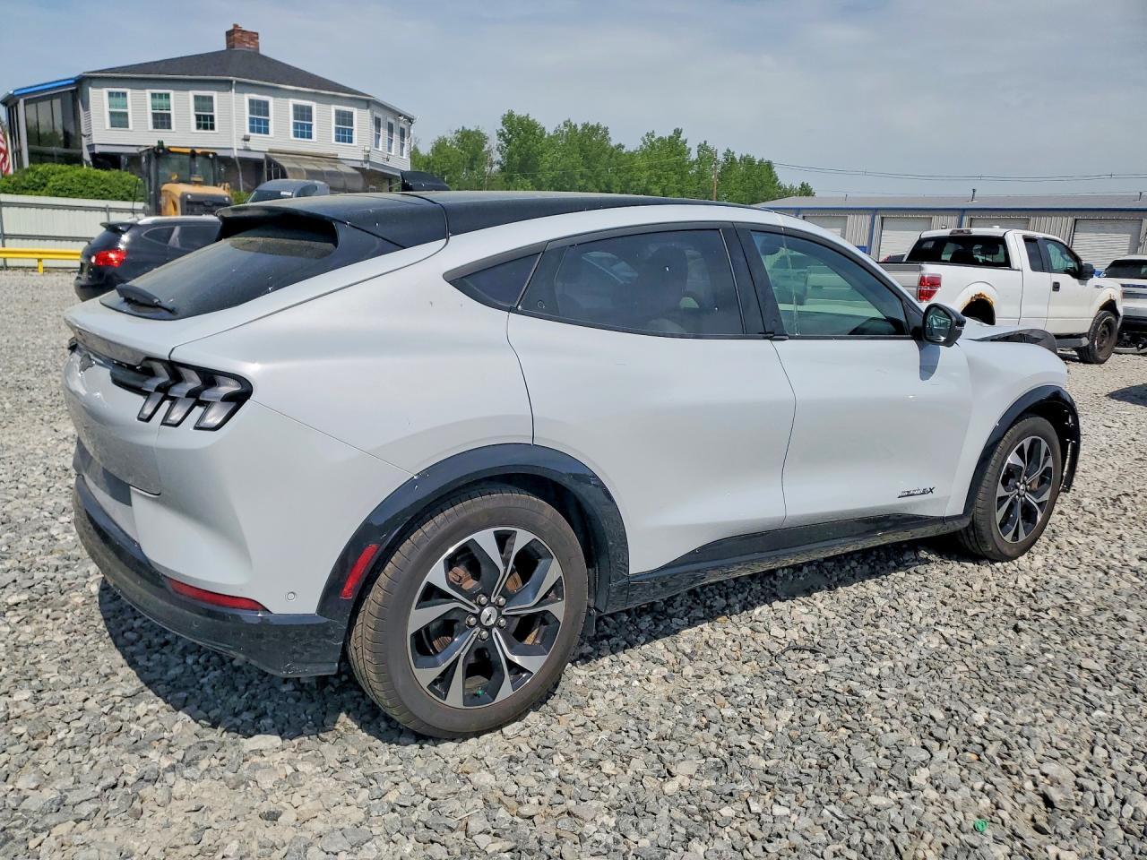 2023 Ford Mustang Mach-E Premium - Фото 3