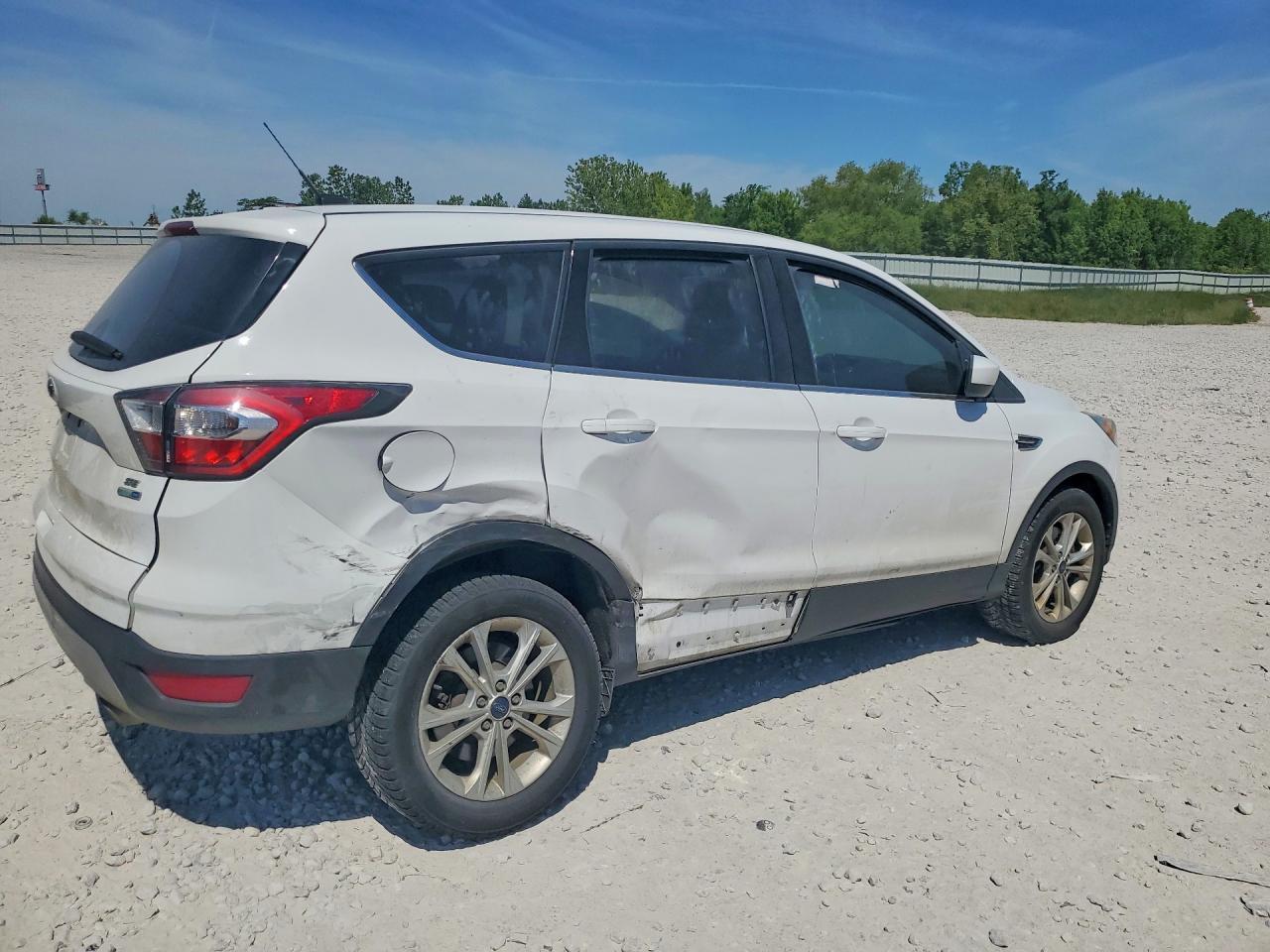 2017 Ford Escape Se - Фото 3