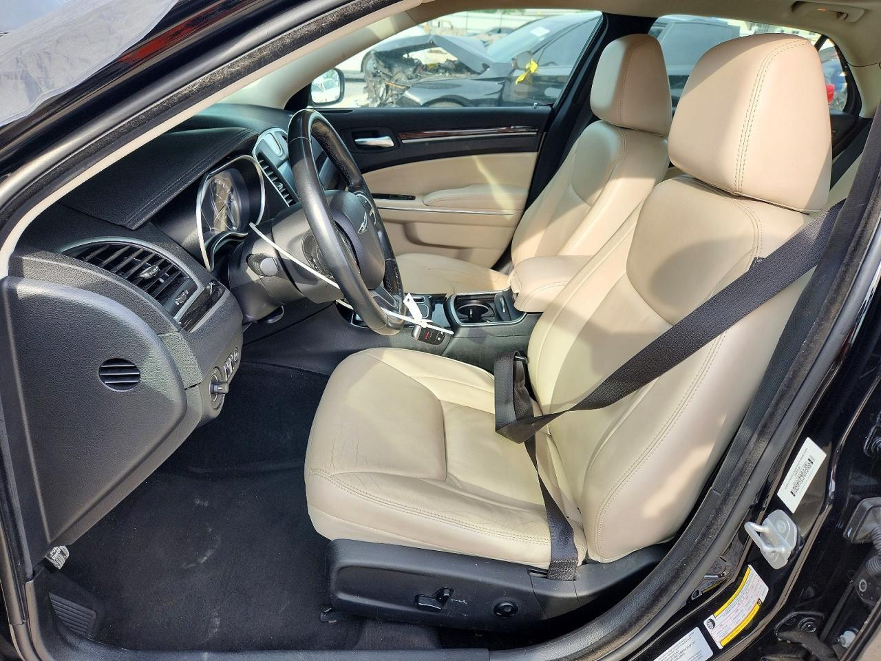 2016 Chrysler 300 Limited - Фото 7