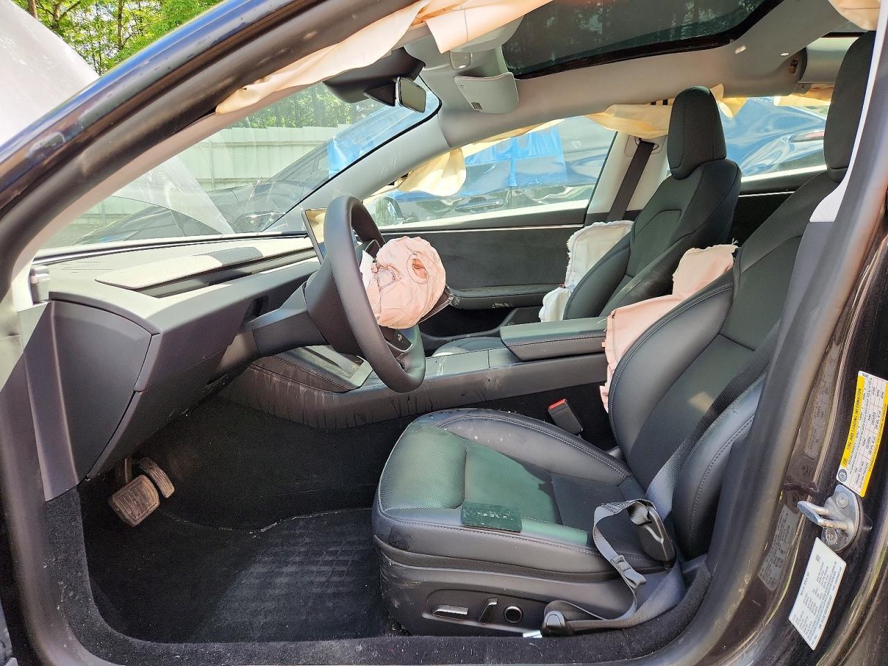2025 Tesla Model 3 - Фото 7