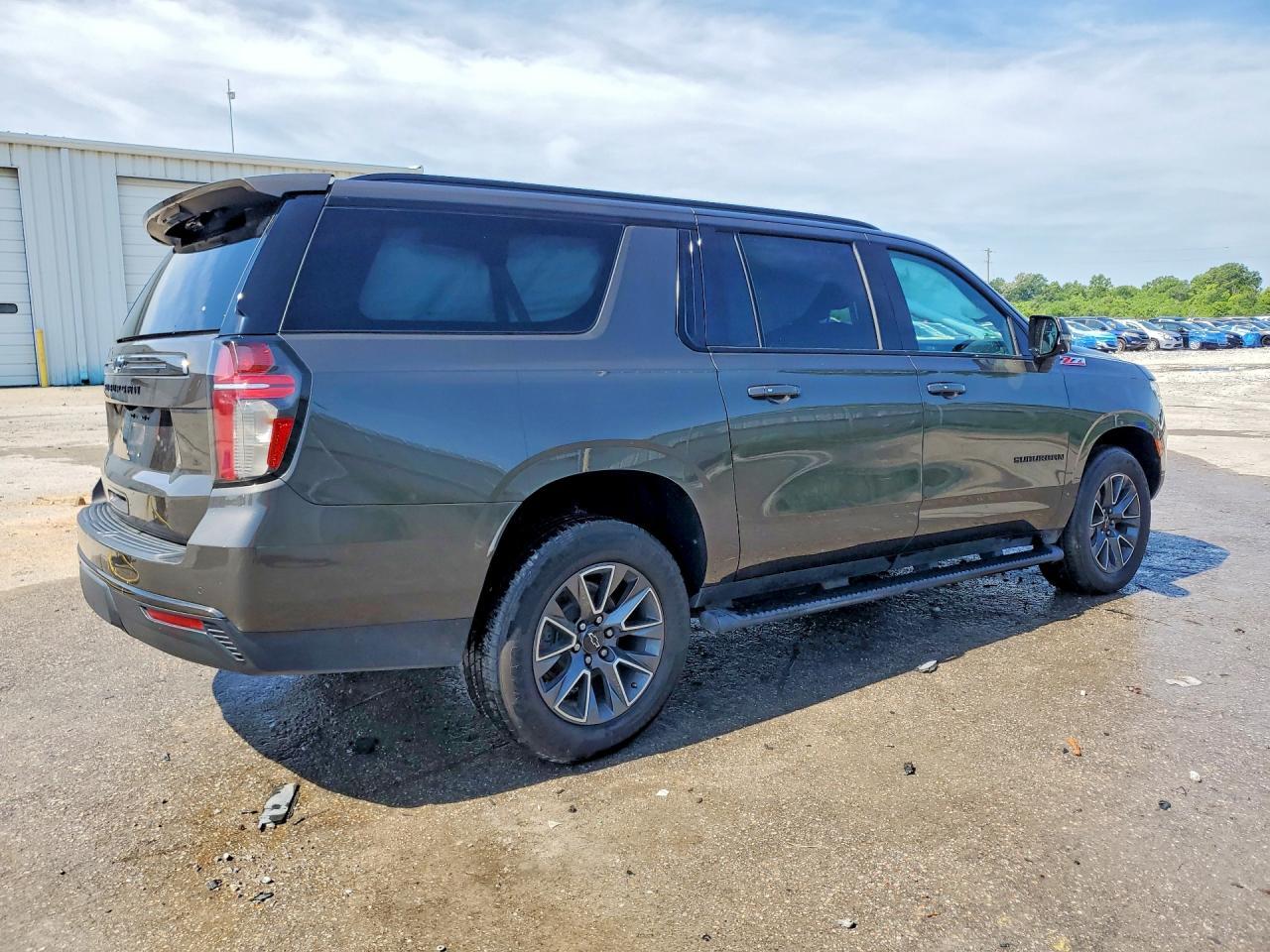 2021 Chevrolet Suburban K1500 Z71 - Фото 3
