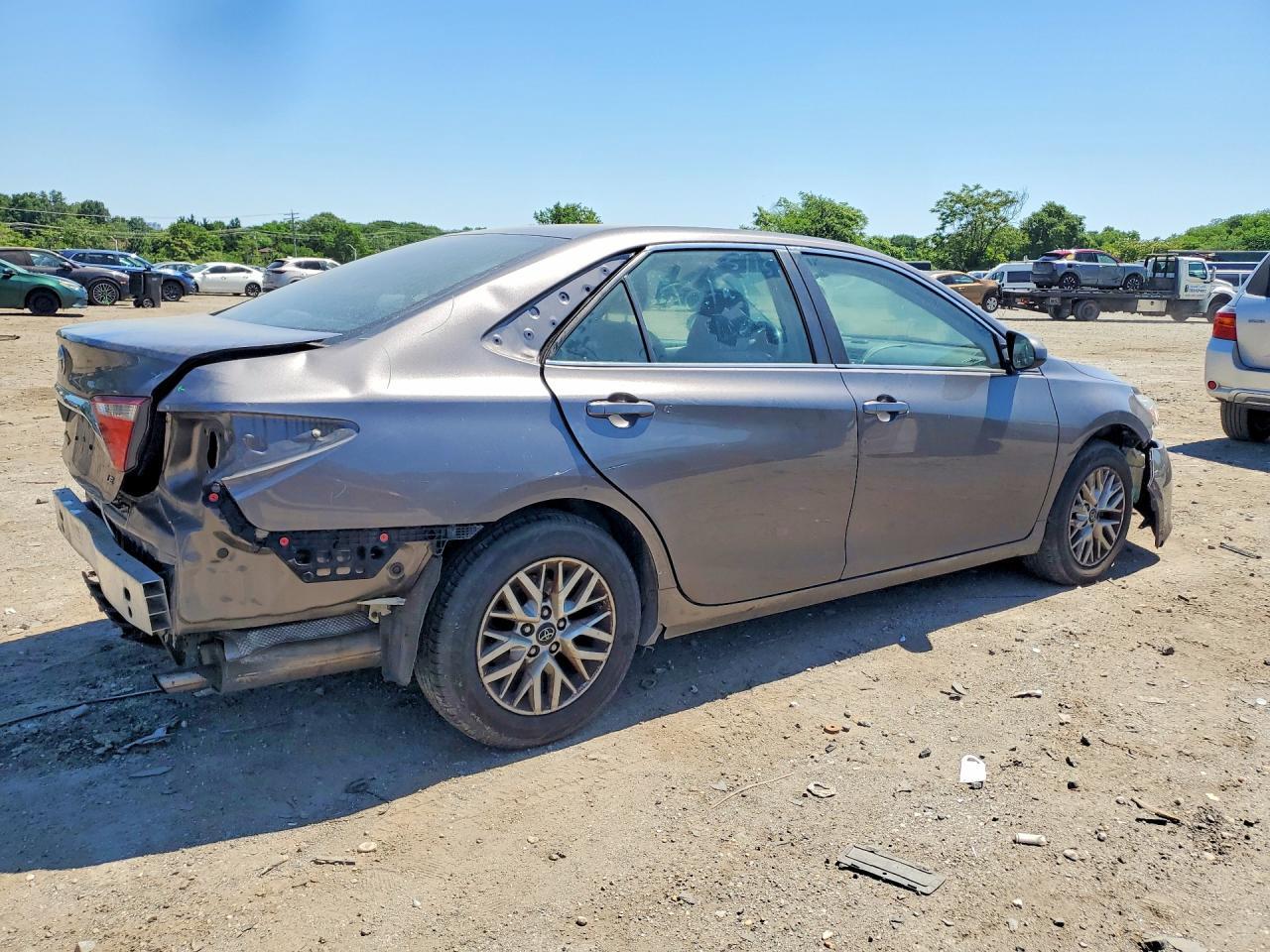 2017 Toyota Camry Le - Фото 3