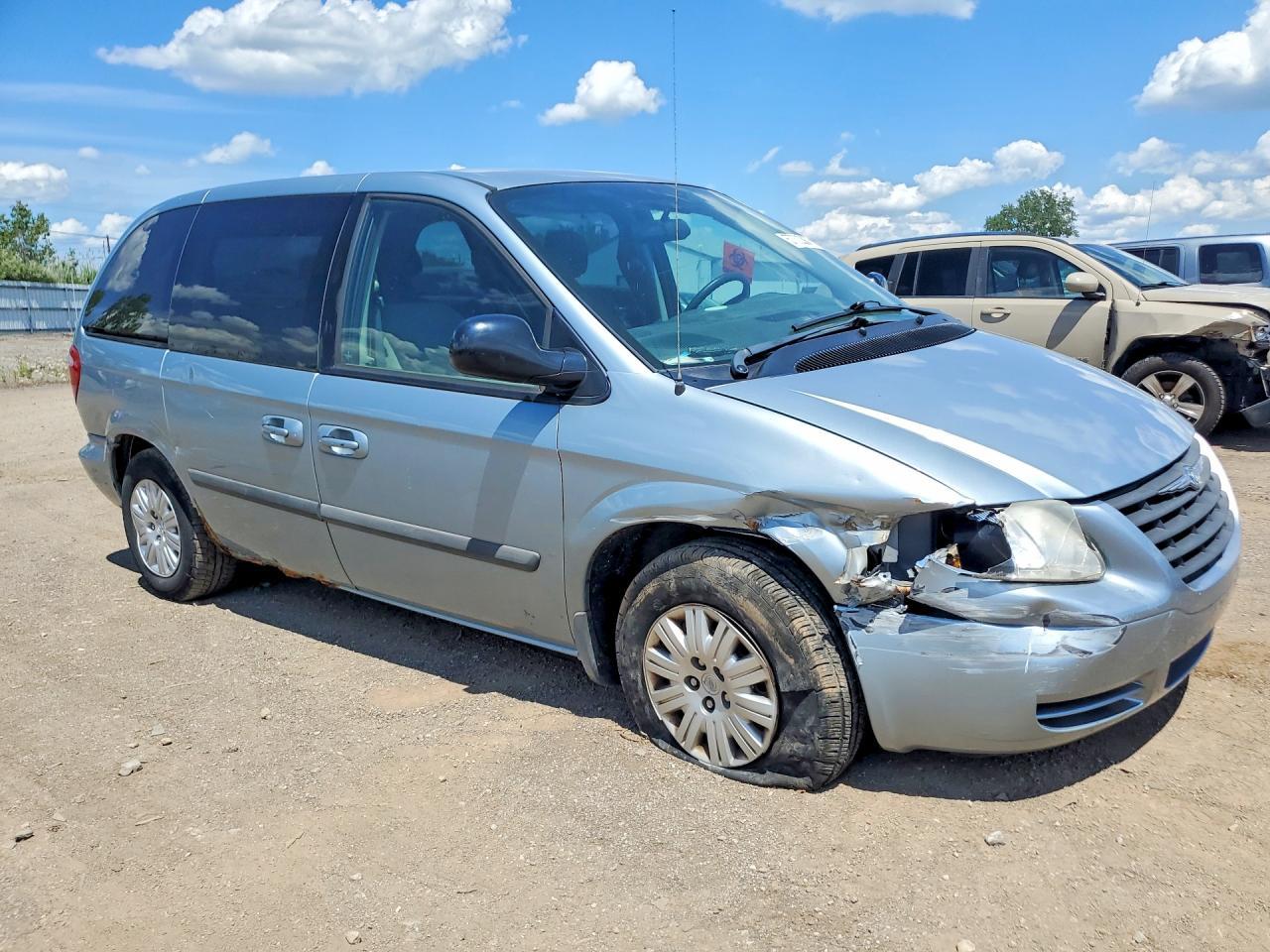 2006 Chrysler Town & Country - Image 4