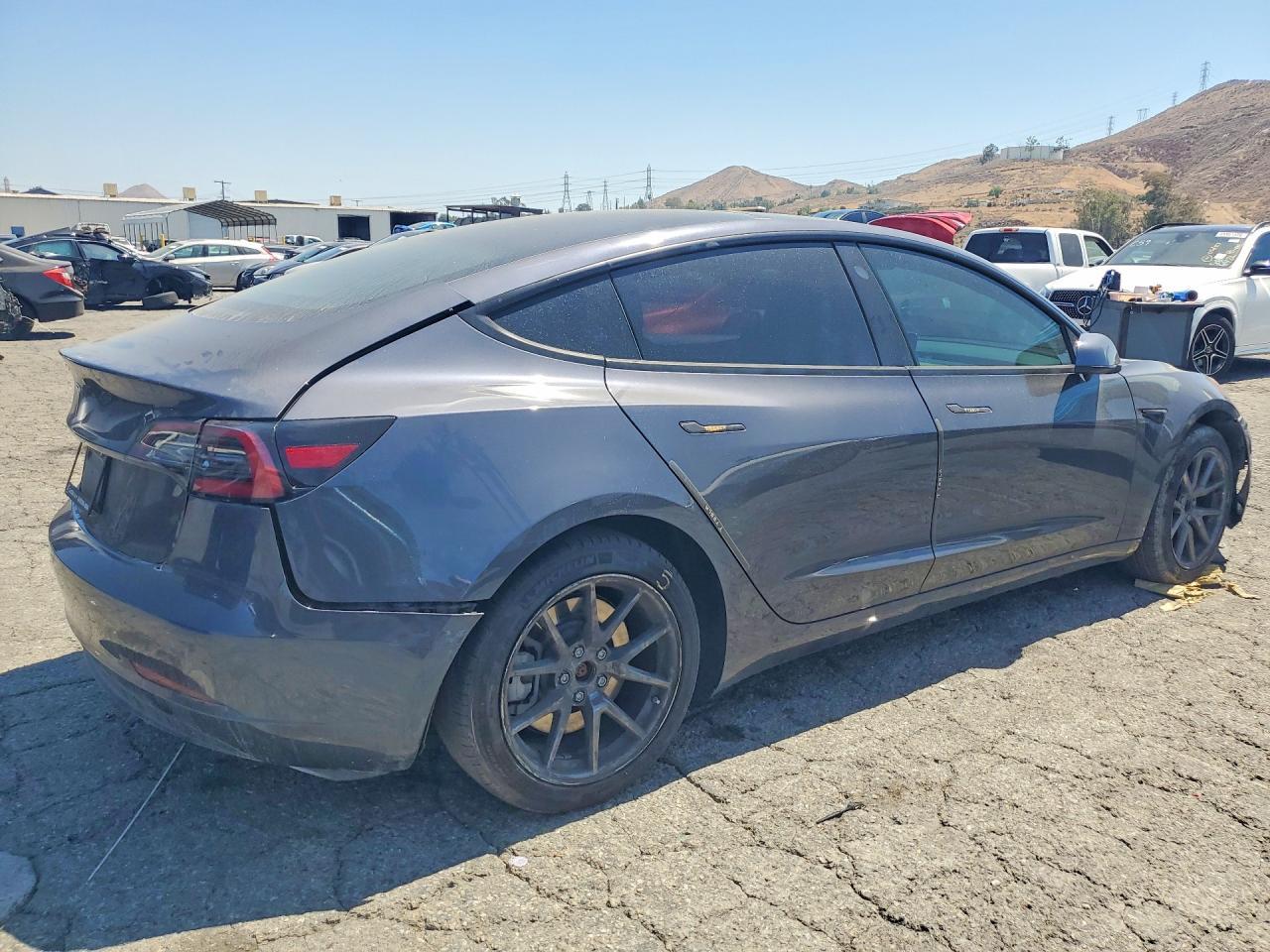 2023 Tesla Model 3 - Фото 3