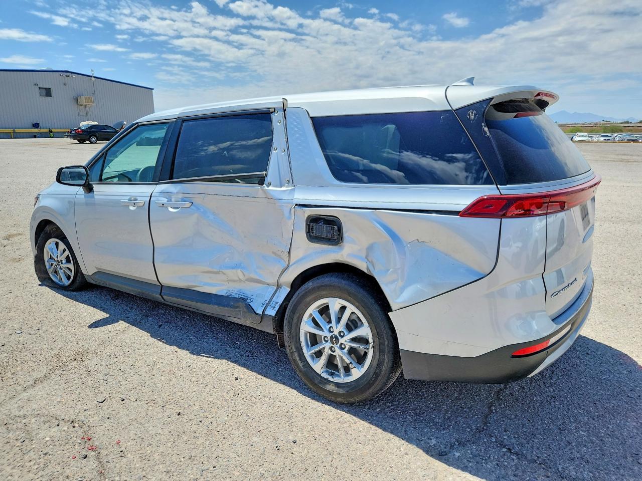 2022 Kia Carnival Lx - Фото 2