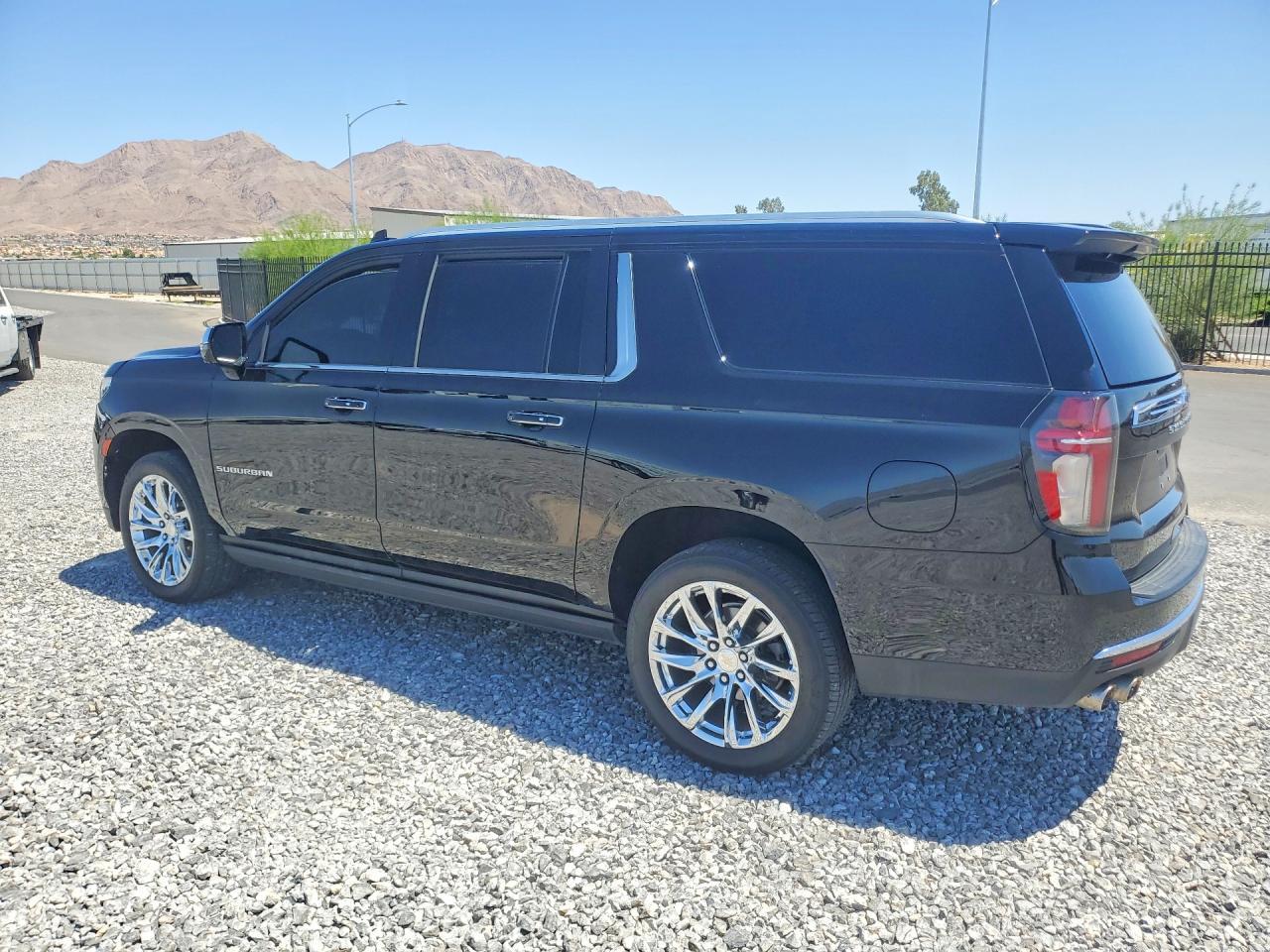 2021 Chevrolet Suburban K1500 Premier - Фото 2