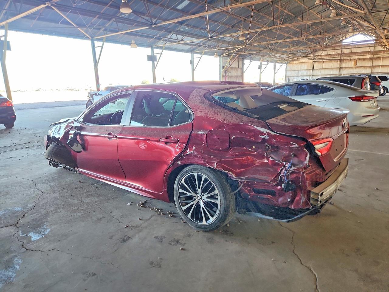 2018 Toyota Camry Se - Фото 2