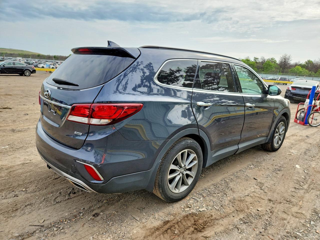 2017 Hyundai Santa Fe Se - Image 3