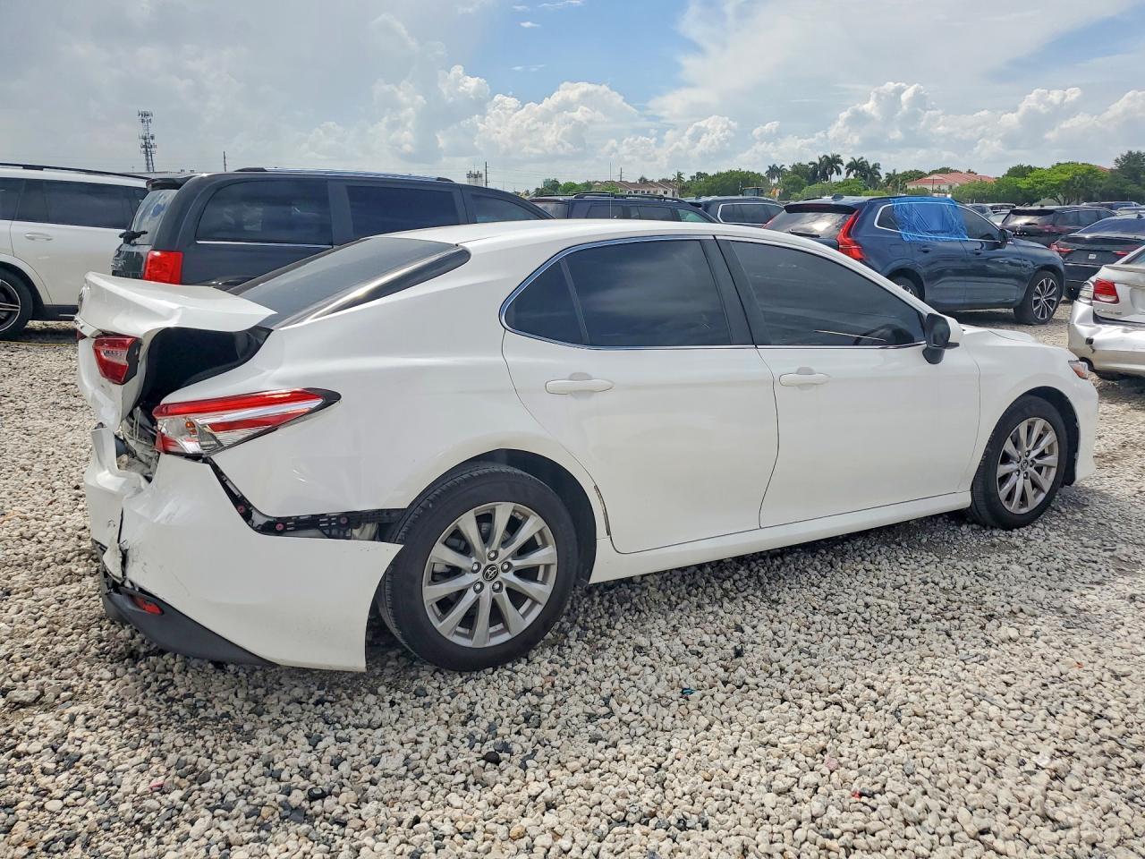 2018 Toyota Camry Ce - Фото 3