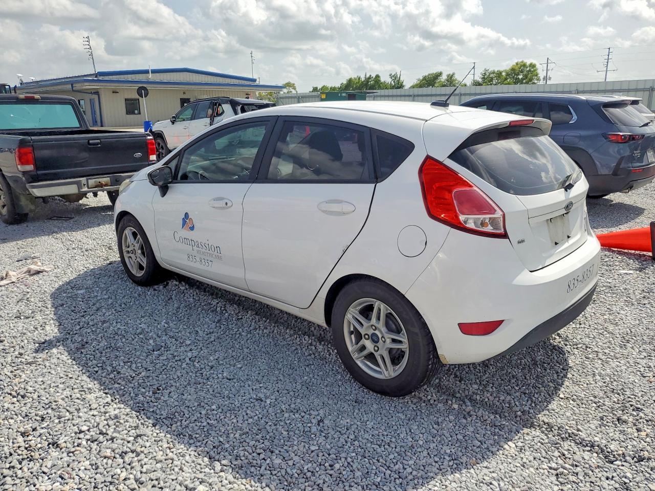 2019 Ford Fiesta Se - Image 2