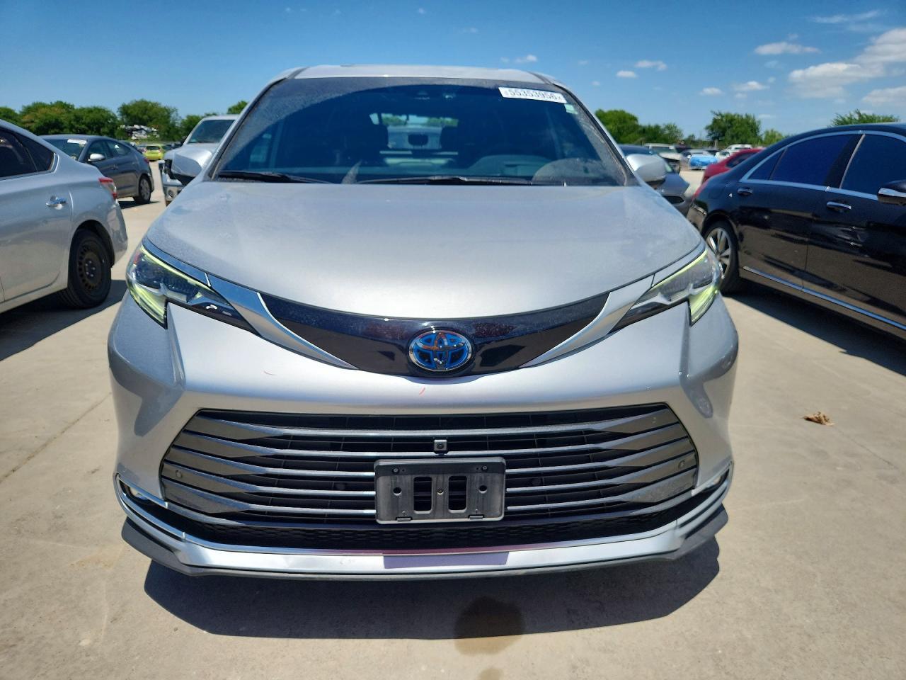 2025 Toyota Sienna Platinum 7-Passenger - Image 5