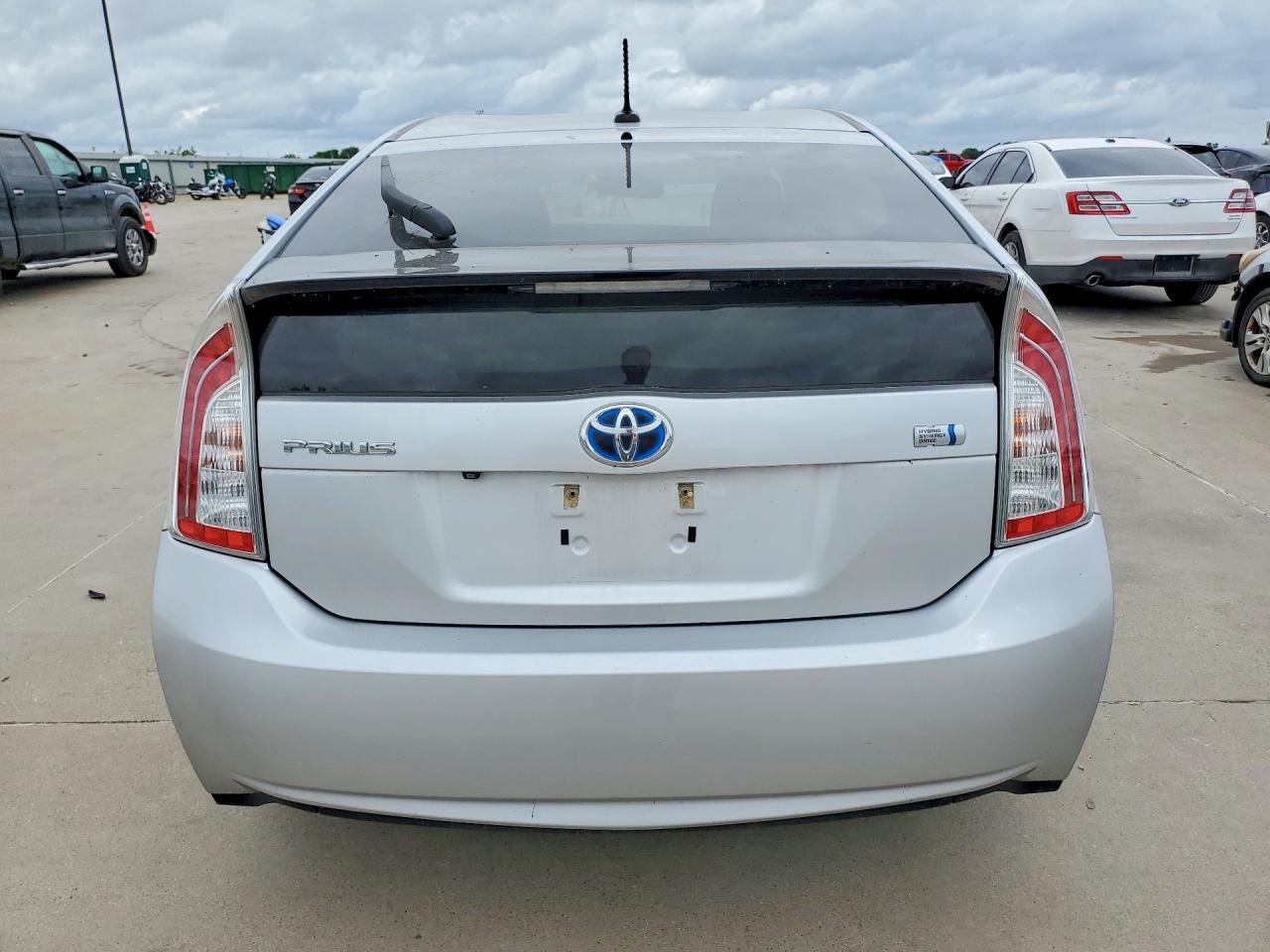 2012 Toyota Prius Three - Фото 6