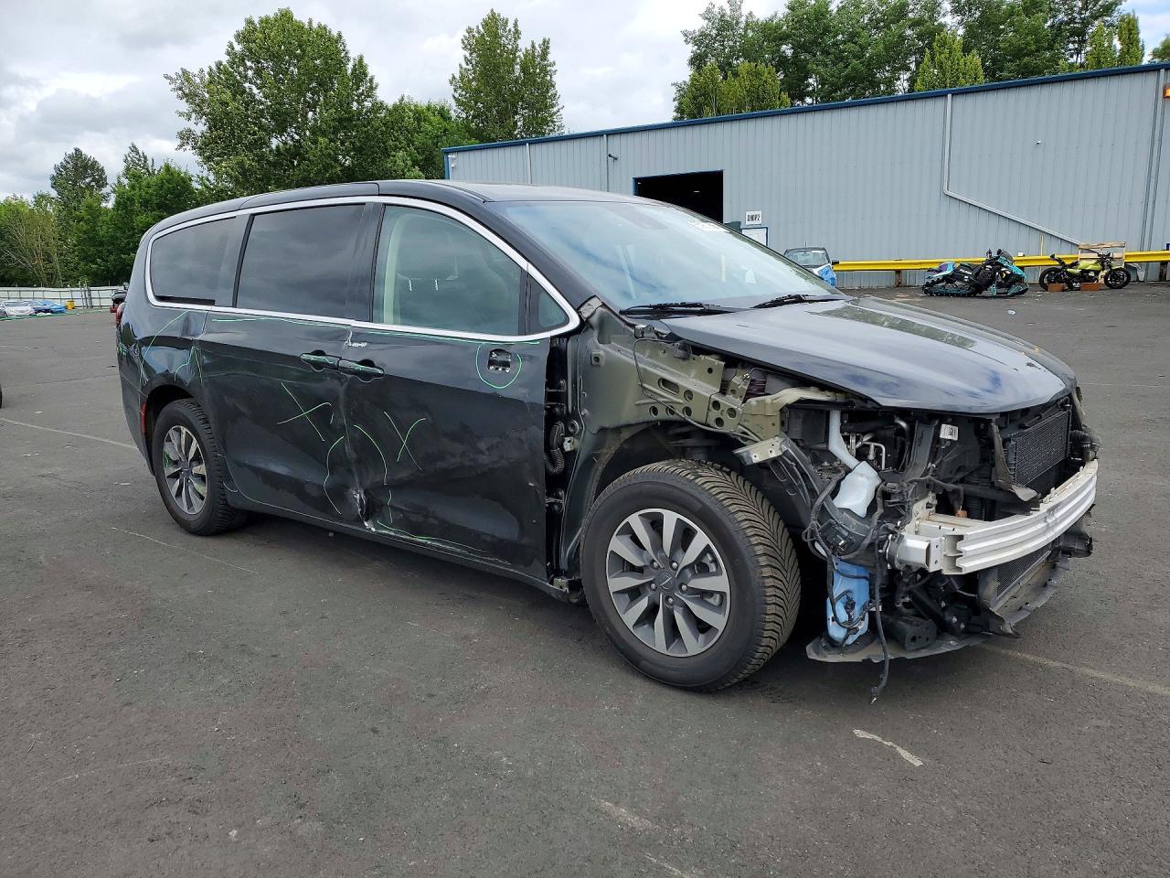 2024 Chrysler Pacifica Hybrid Select - Image 4
