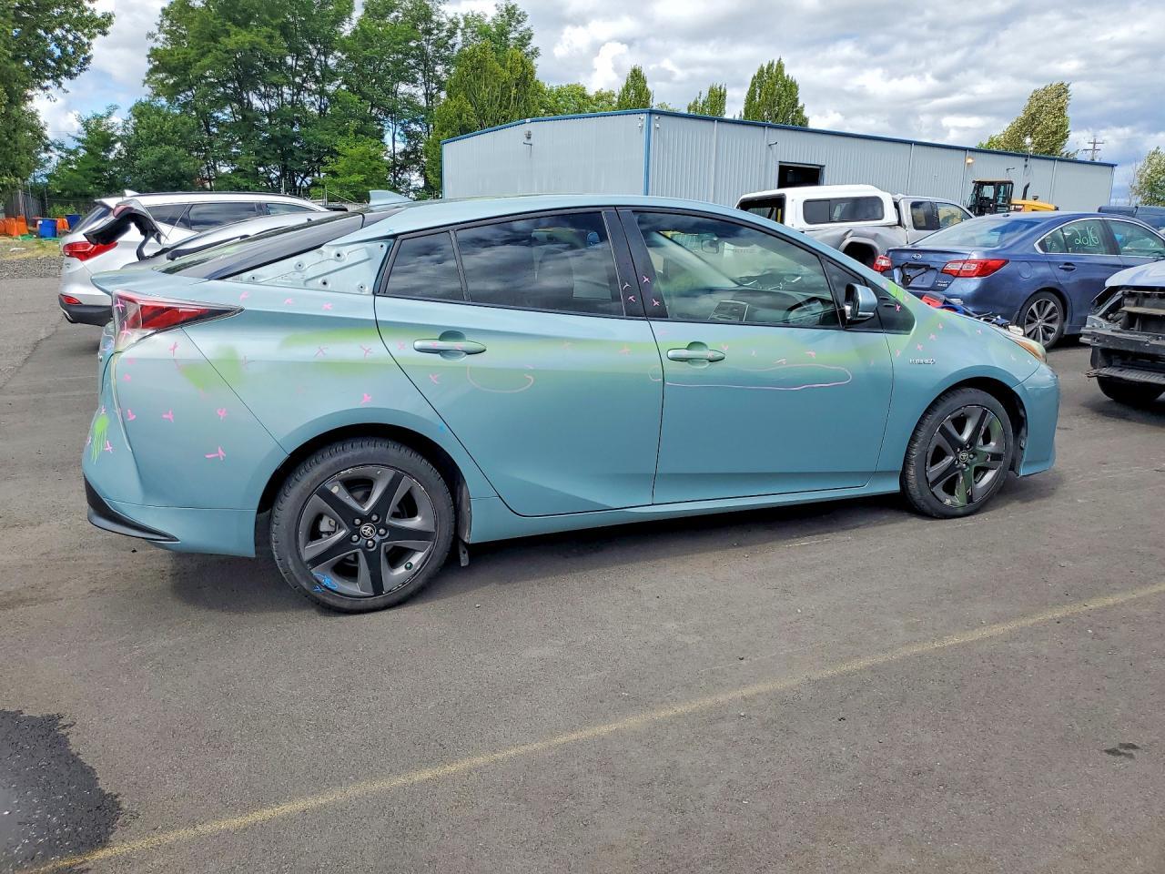 2016 Toyota Prius Three Touring - Image 3