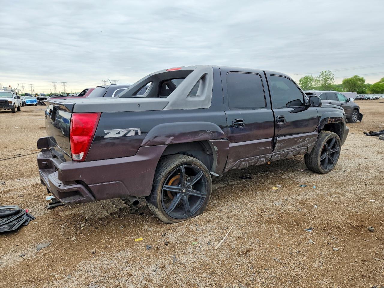 2002 Chevrolet Avalanche K1500 - Image 3