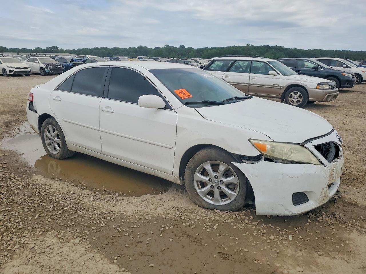 2011 Toyota Camry Le - Image 4