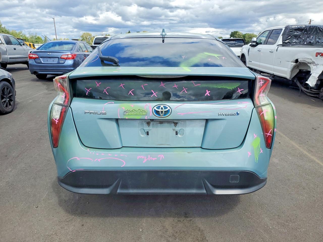 2016 Toyota Prius Three Touring - Image 6