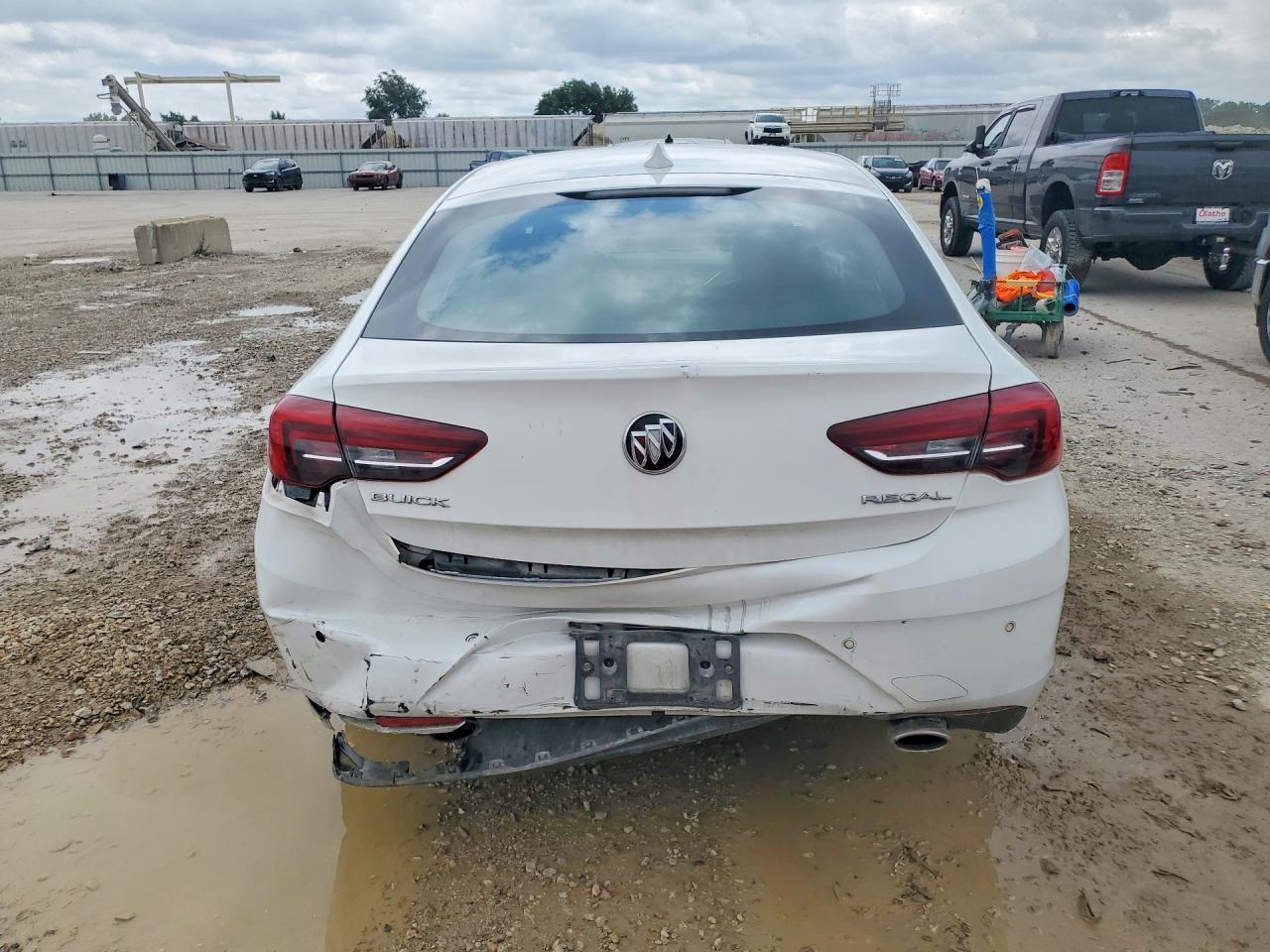 2018 Buick Regal Essence - Image 6