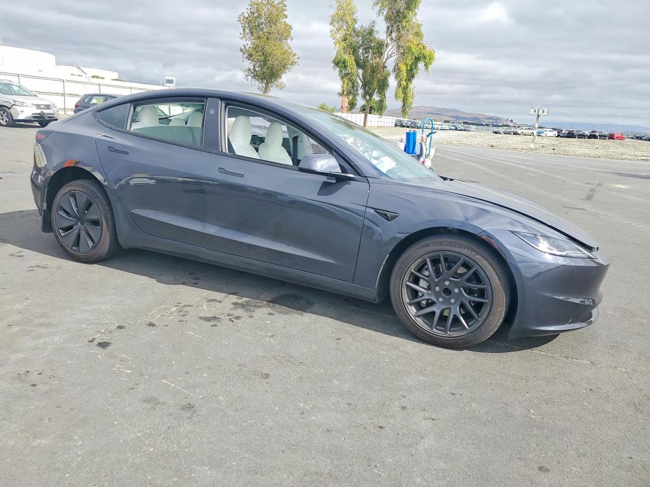 2024 Tesla Model 3 - Фото 4