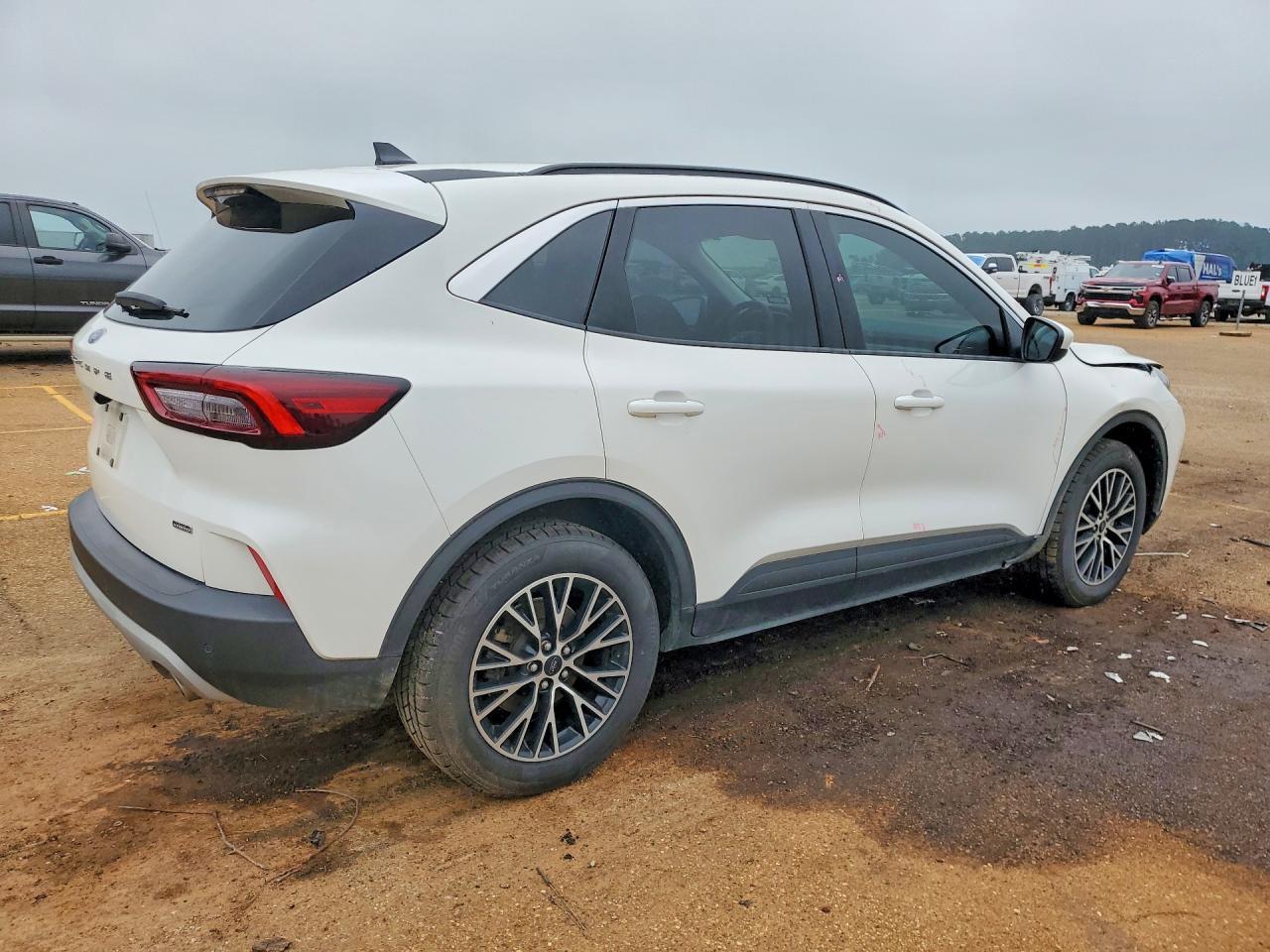 2023 Ford Escape - Image 3