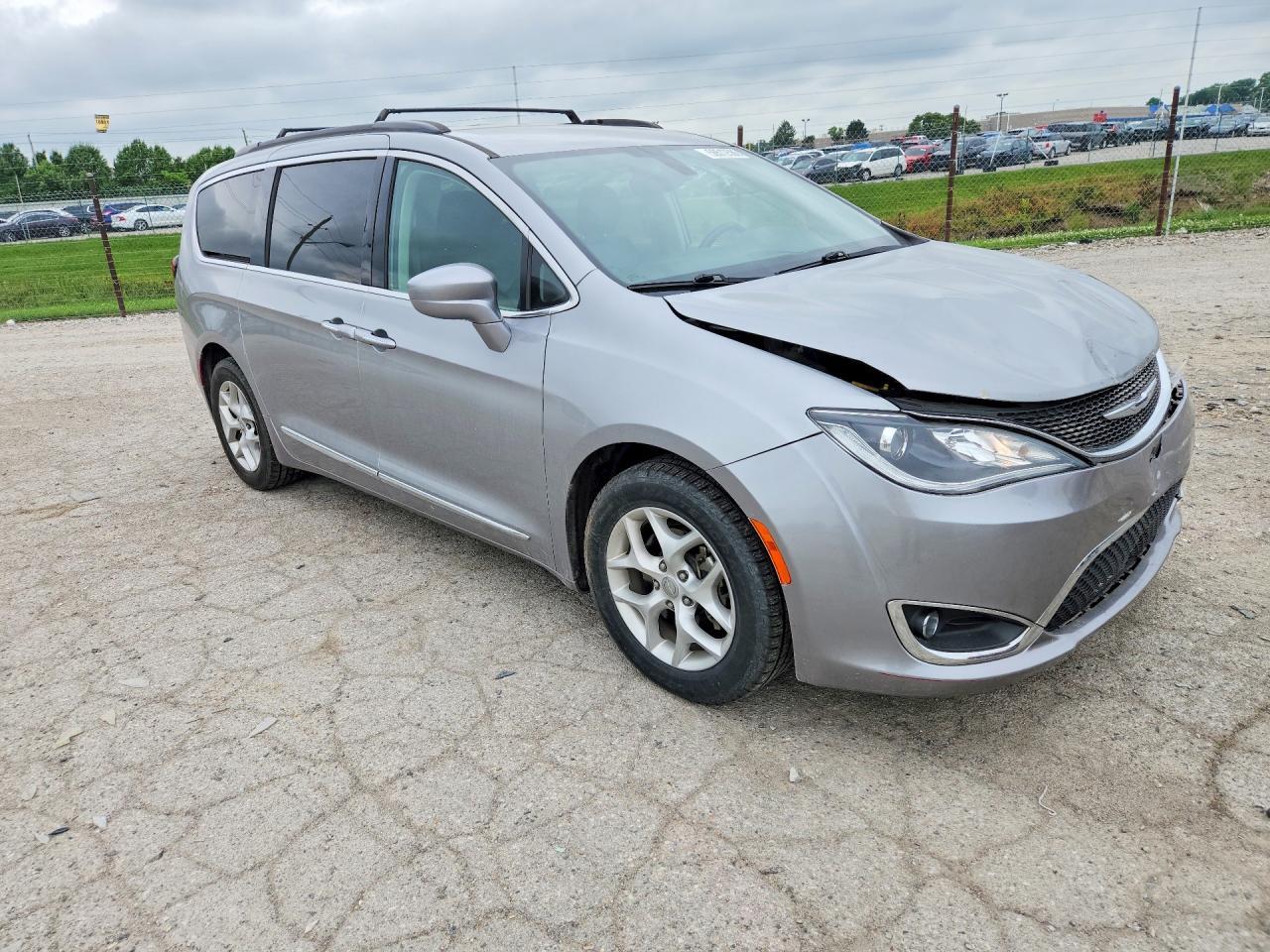 2017 Chrysler Pacifica Touring L - Фото 4