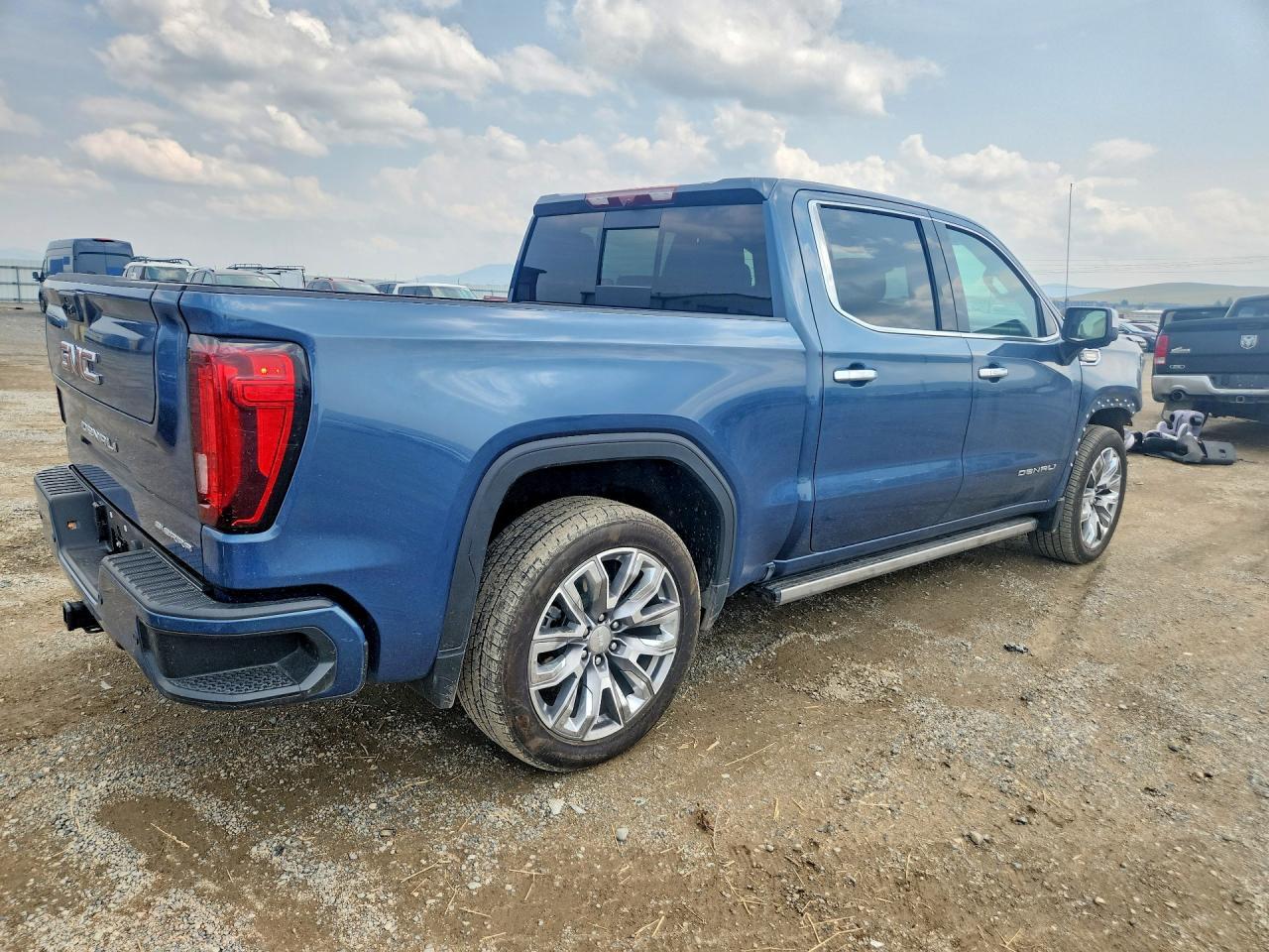 2025 GMC Sierra K1500 Denali - Image 3