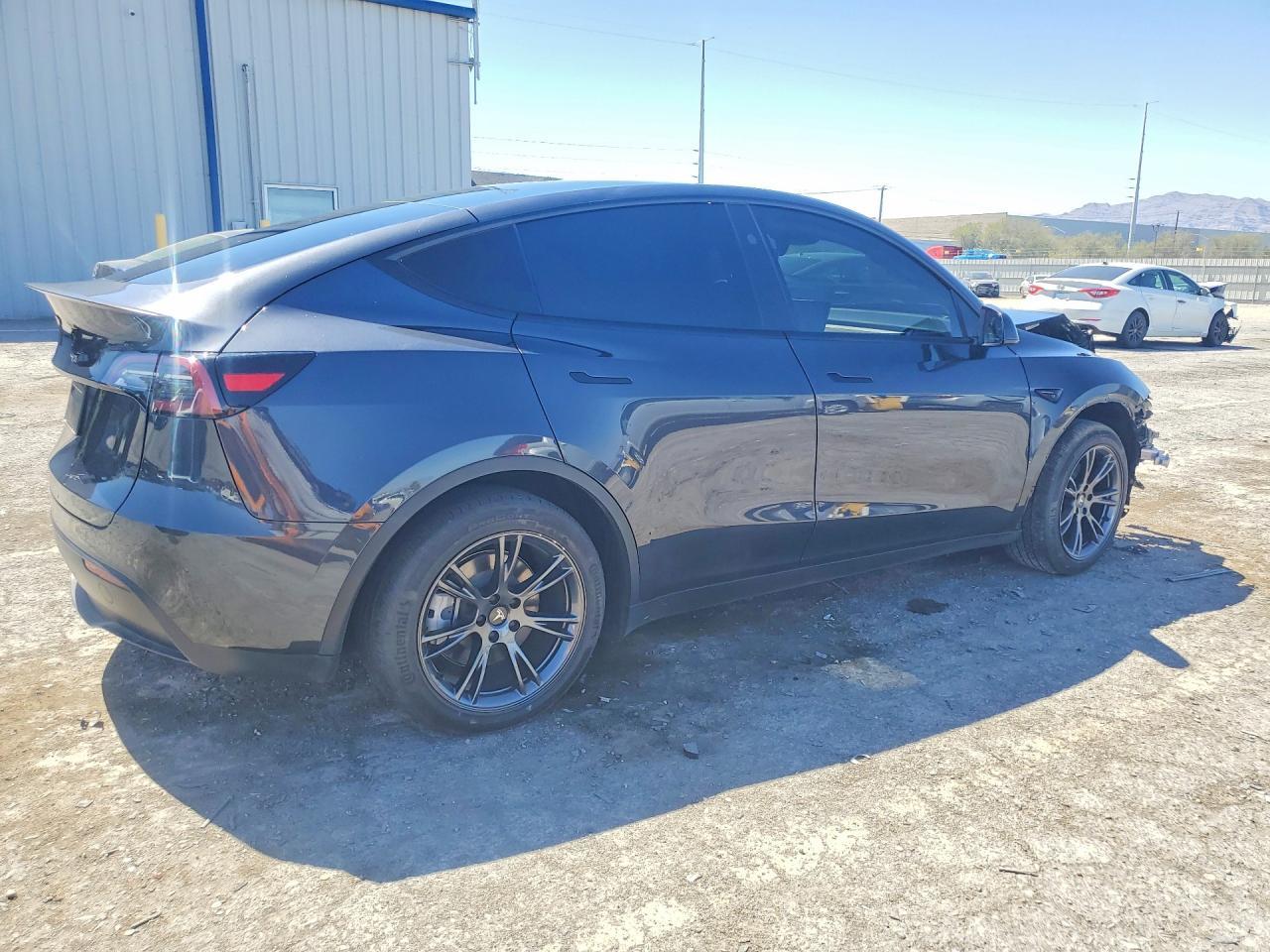 2024 Tesla Model Y - Фото 3