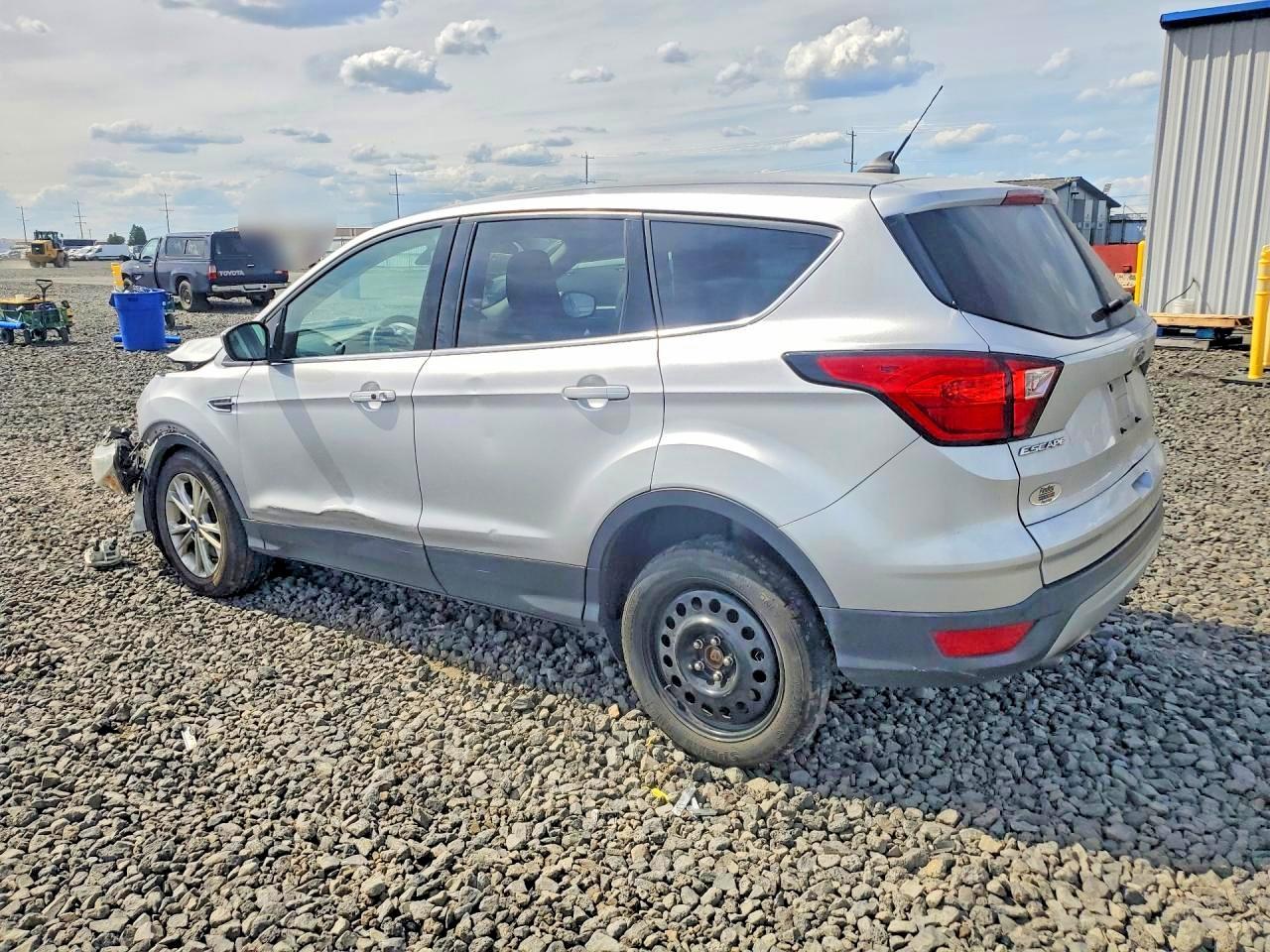 2019 Ford Escape Se - Фото 2