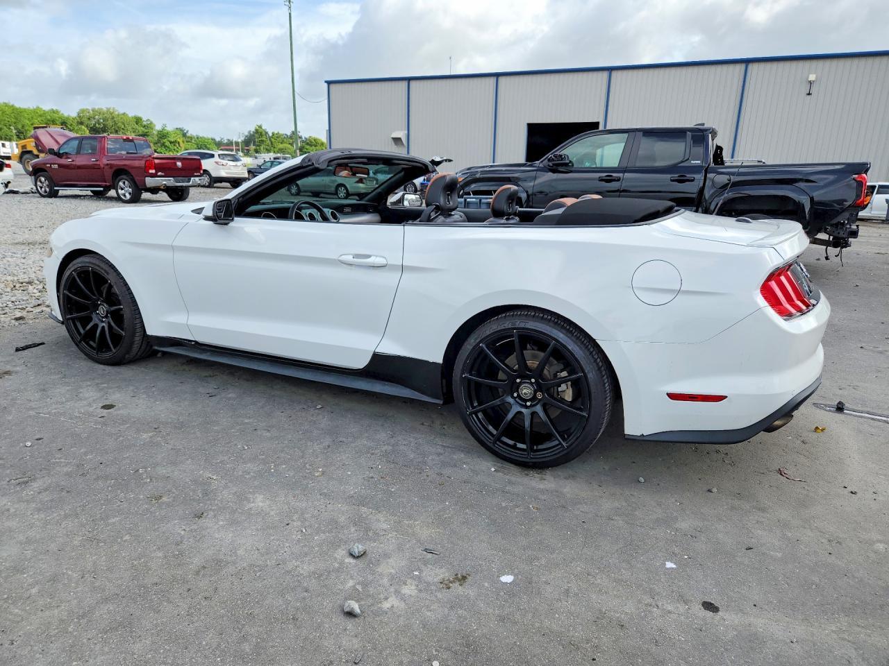 2020 Ford Mustang - Фото 2