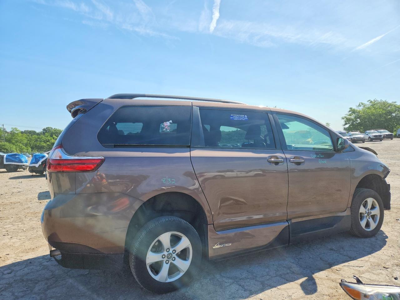 2018 Toyota Sienna Le - Фото 3