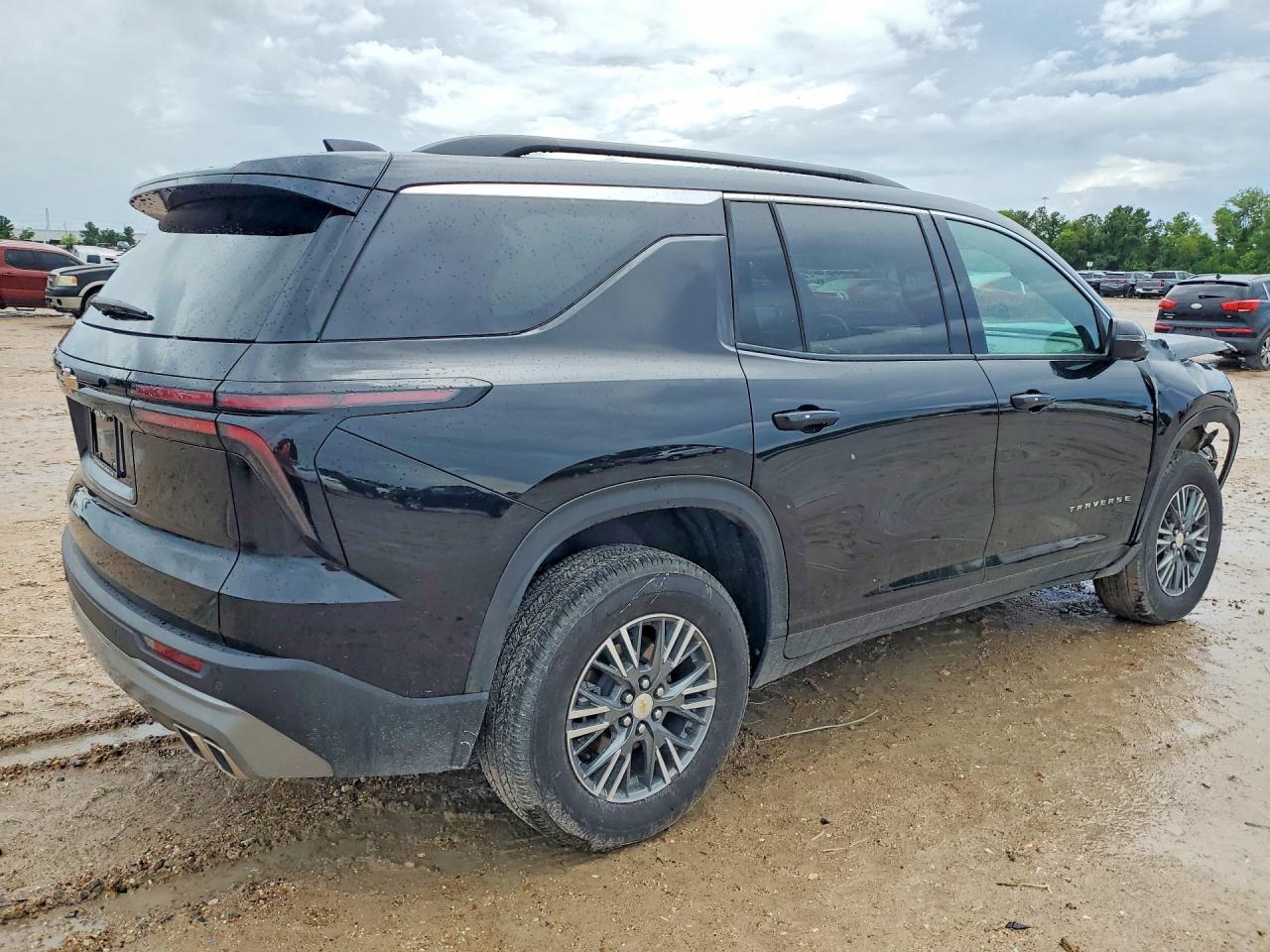 2025 Chevrolet Traverse Lt - Image 3