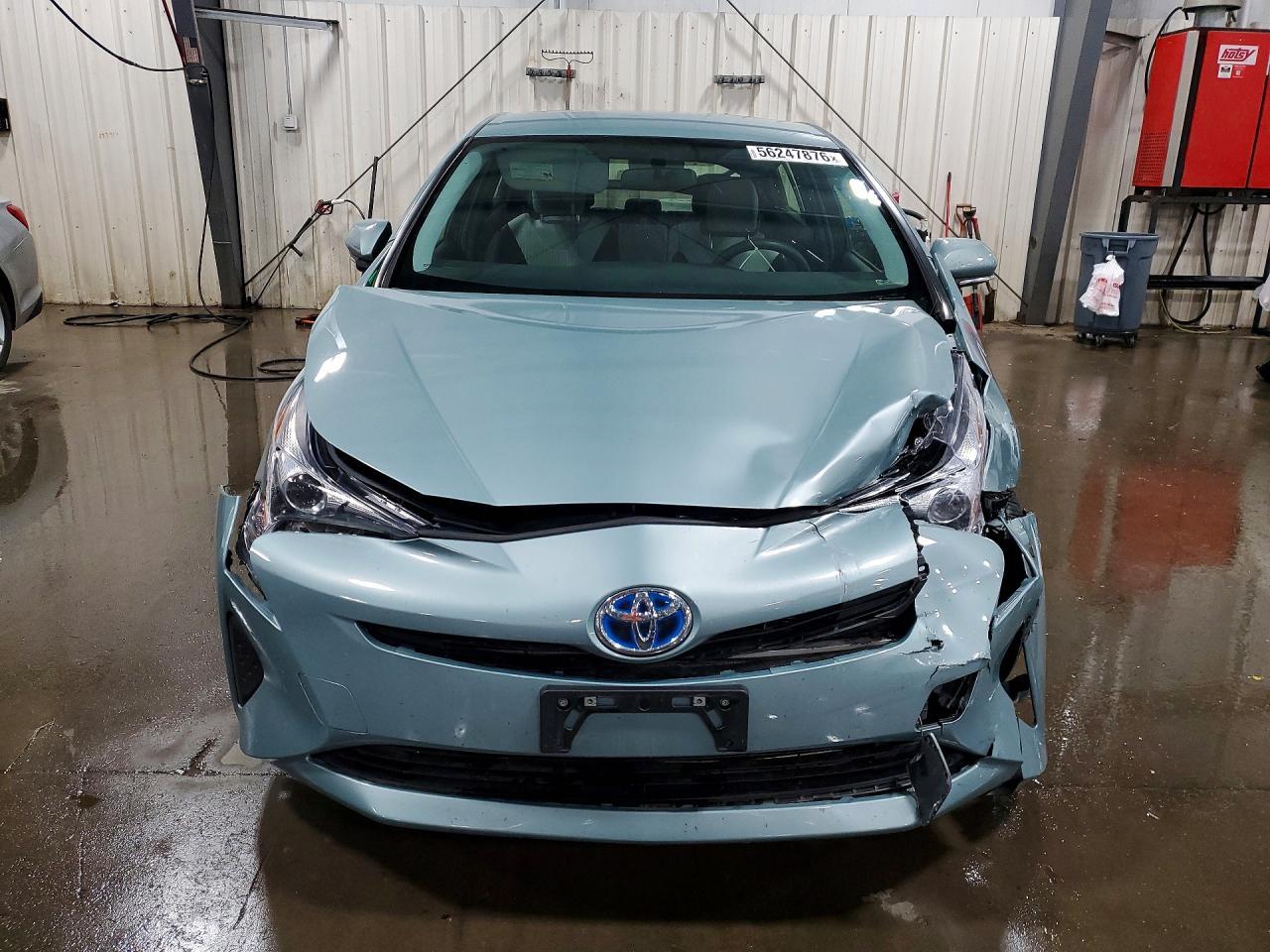 2016 Toyota Prius Two - Image 5