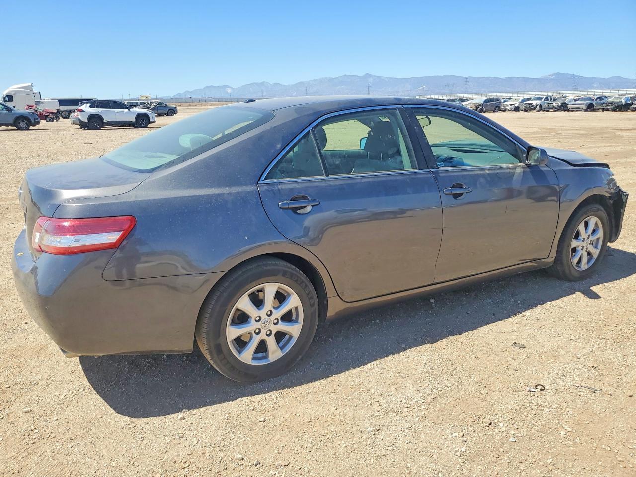 2011 Toyota Camry Le V6 - Image 3